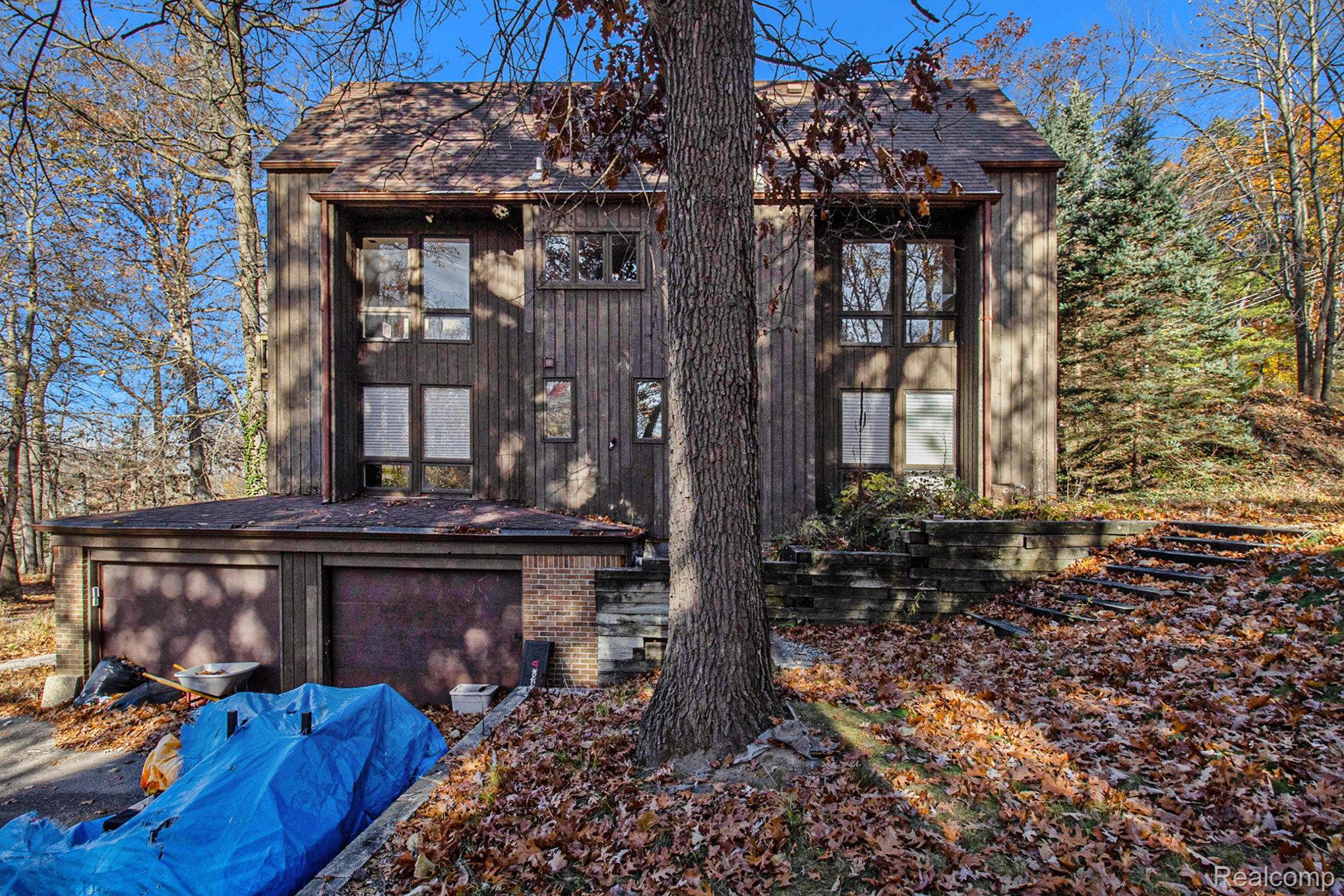 Oakland Charter Township, Michigan 48306, United States, 4 Bedrooms Bedrooms, ,3 BathroomsBathrooms,Residential,Coming Soon,241264