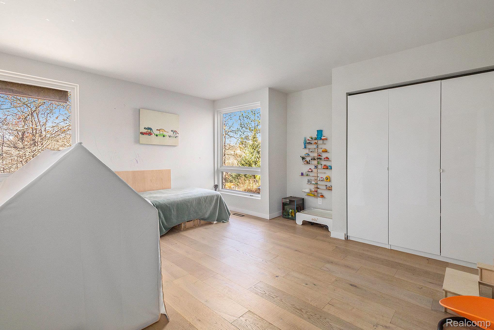 Oakland Charter Township, Michigan 48306, United States, 4 Bedrooms Bedrooms, ,3 BathroomsBathrooms,Residential,Coming Soon,241264