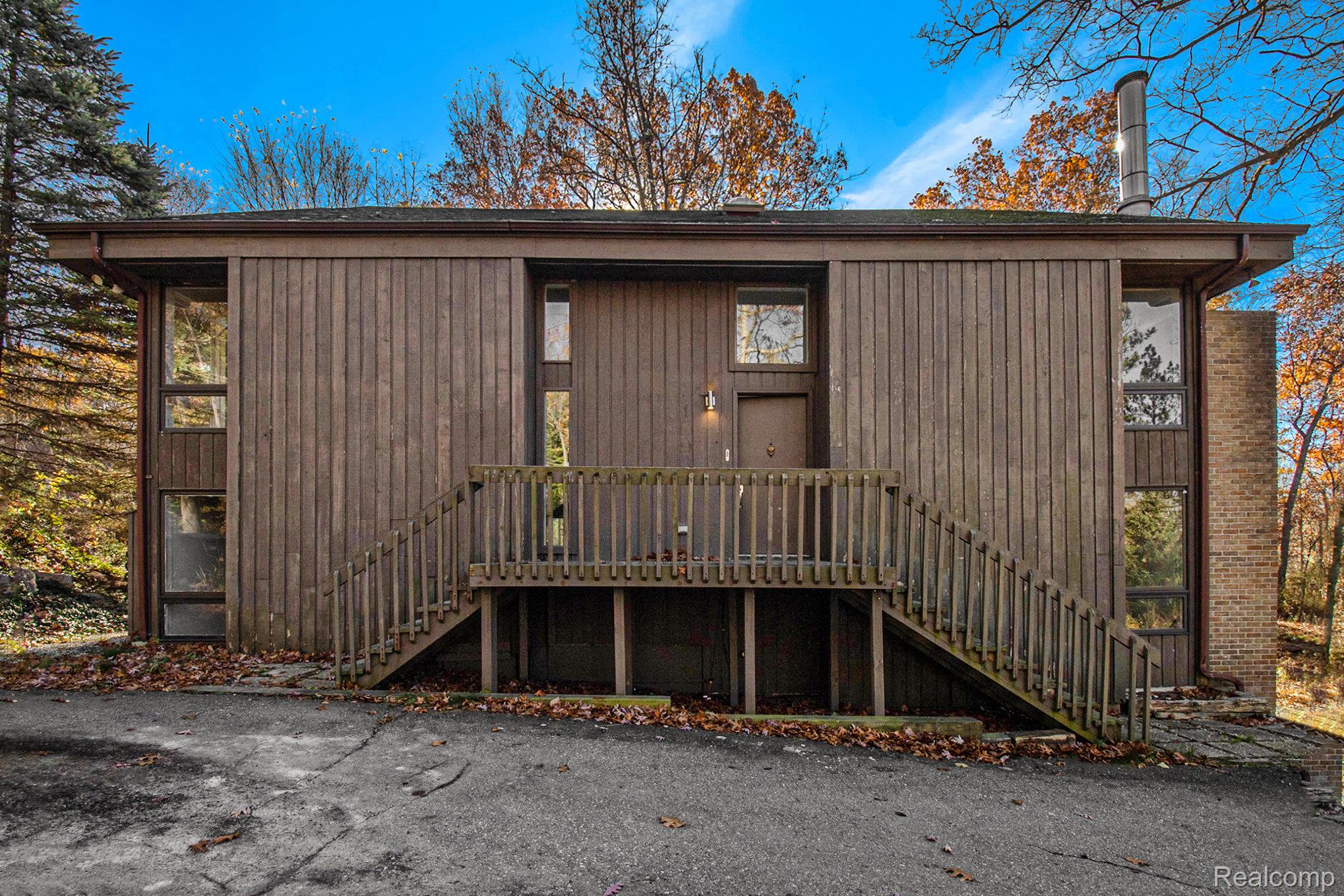 Oakland Charter Township, Michigan 48306, United States, 4 Bedrooms Bedrooms, ,3 BathroomsBathrooms,Residential,Coming Soon,241264