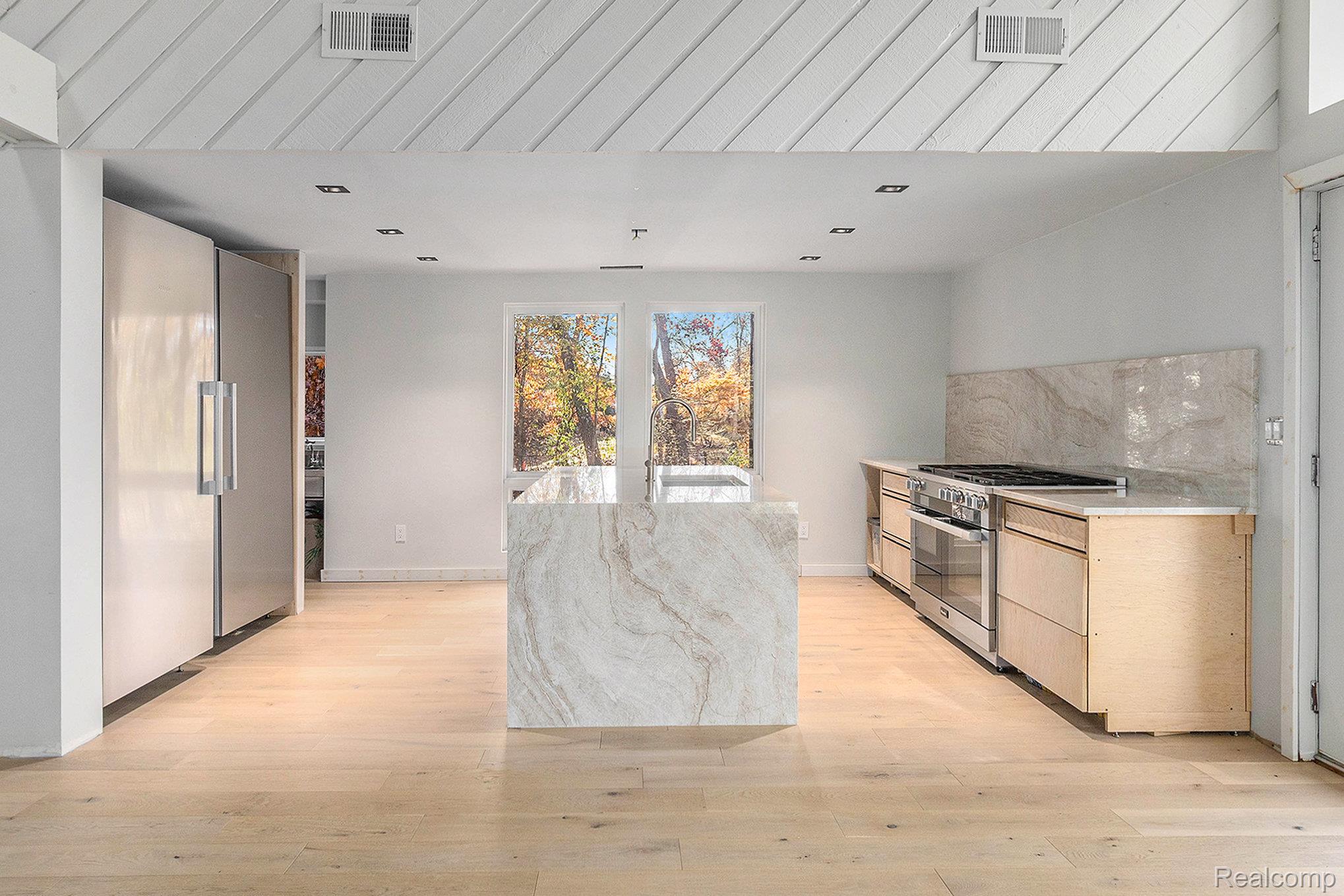 Oakland Charter Township, Michigan 48306, United States, 4 Bedrooms Bedrooms, ,3 BathroomsBathrooms,Residential,Coming Soon,241264