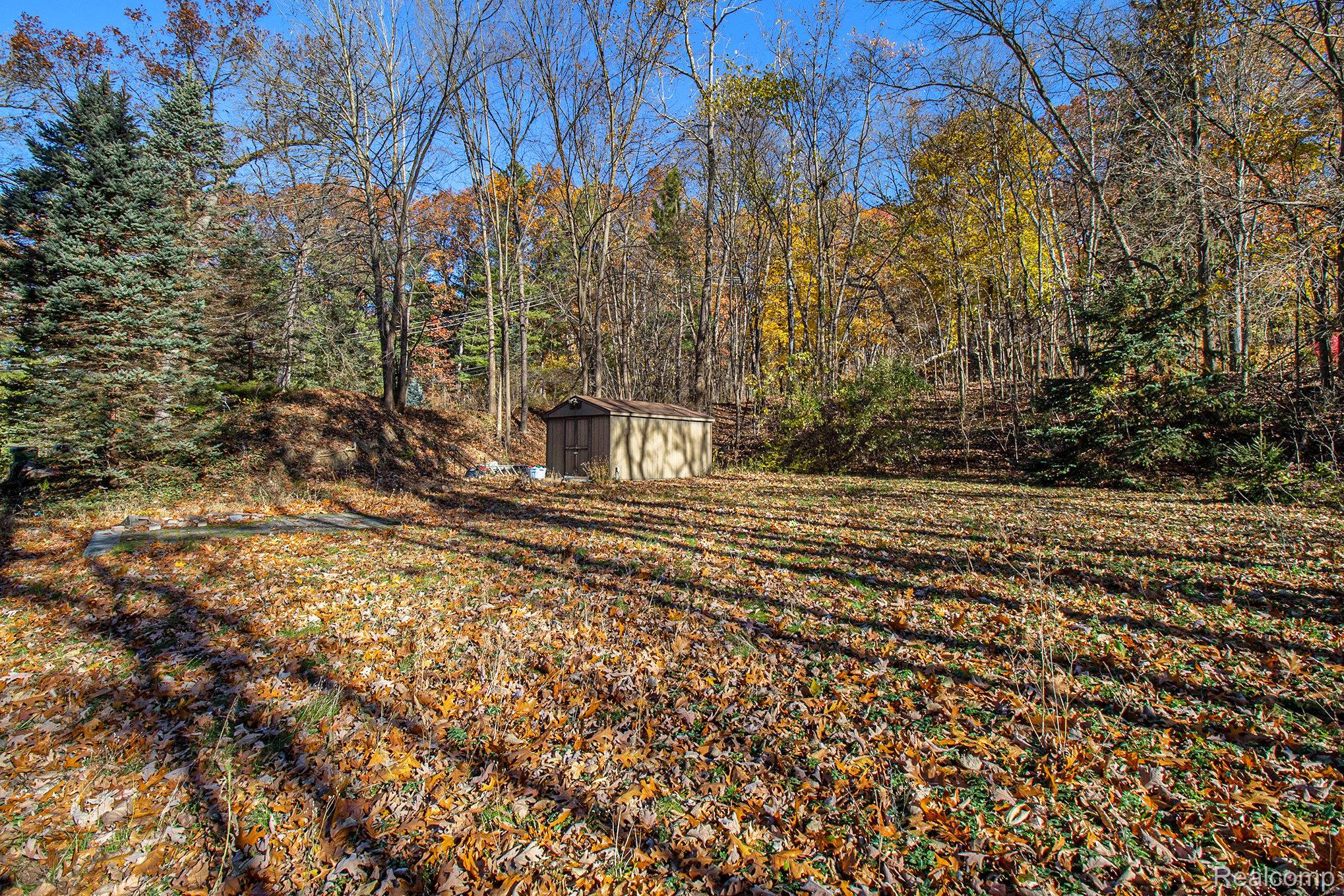 Oakland Charter Township, Michigan 48306, United States, 4 Bedrooms Bedrooms, ,3 BathroomsBathrooms,Residential,Coming Soon,241264