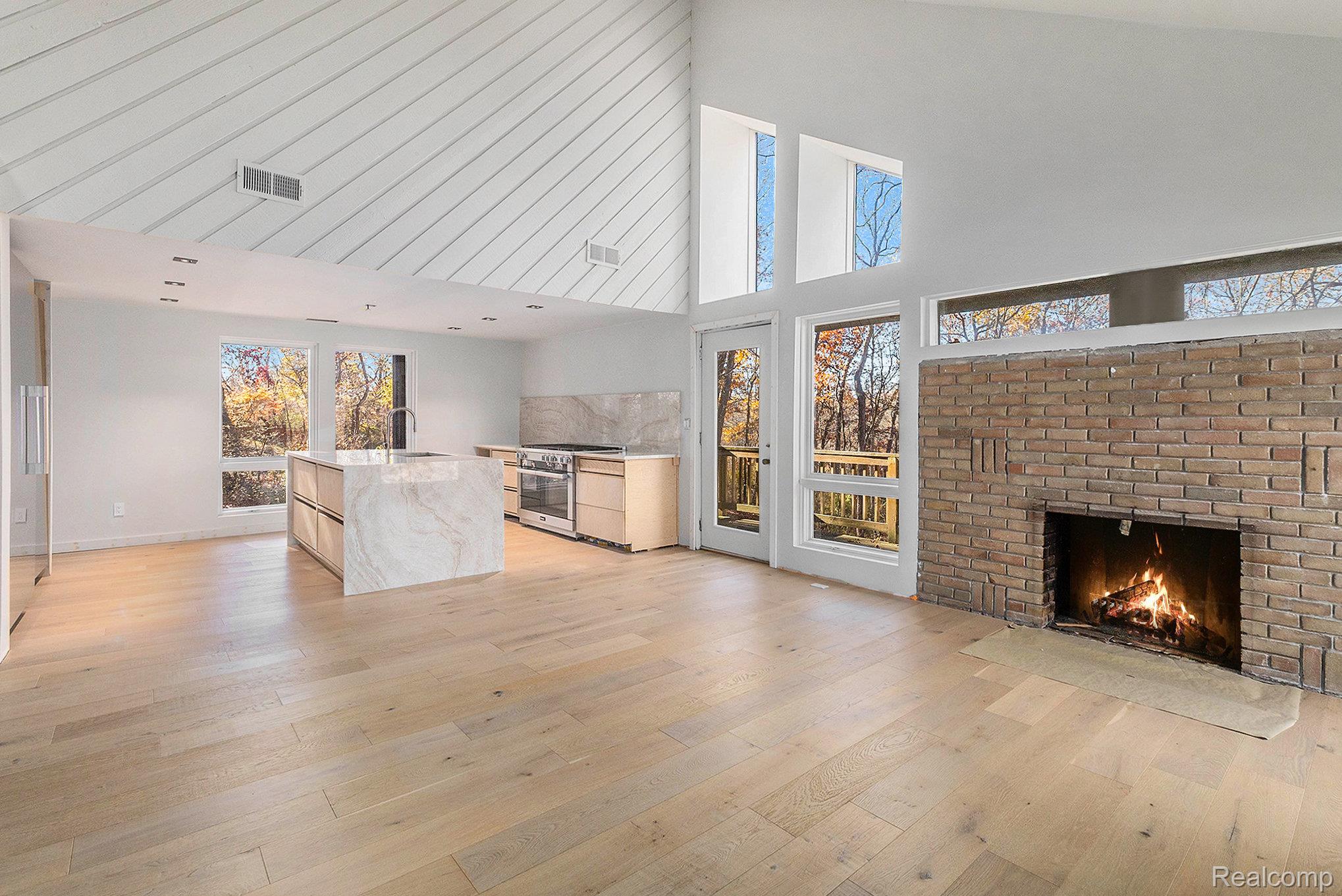 Oakland Charter Township, Michigan 48306, United States, 4 Bedrooms Bedrooms, ,3 BathroomsBathrooms,Residential,Coming Soon,241264