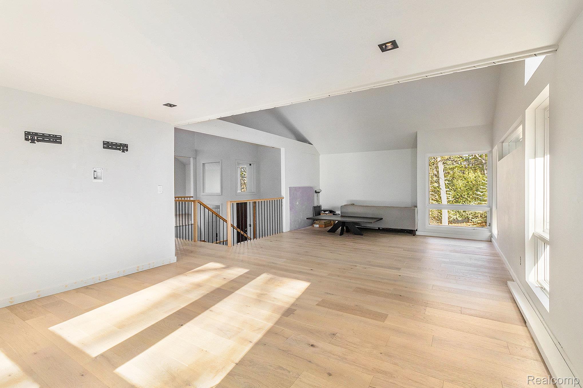 Oakland Charter Township, Michigan 48306, United States, 4 Bedrooms Bedrooms, ,3 BathroomsBathrooms,Residential,Coming Soon,241264