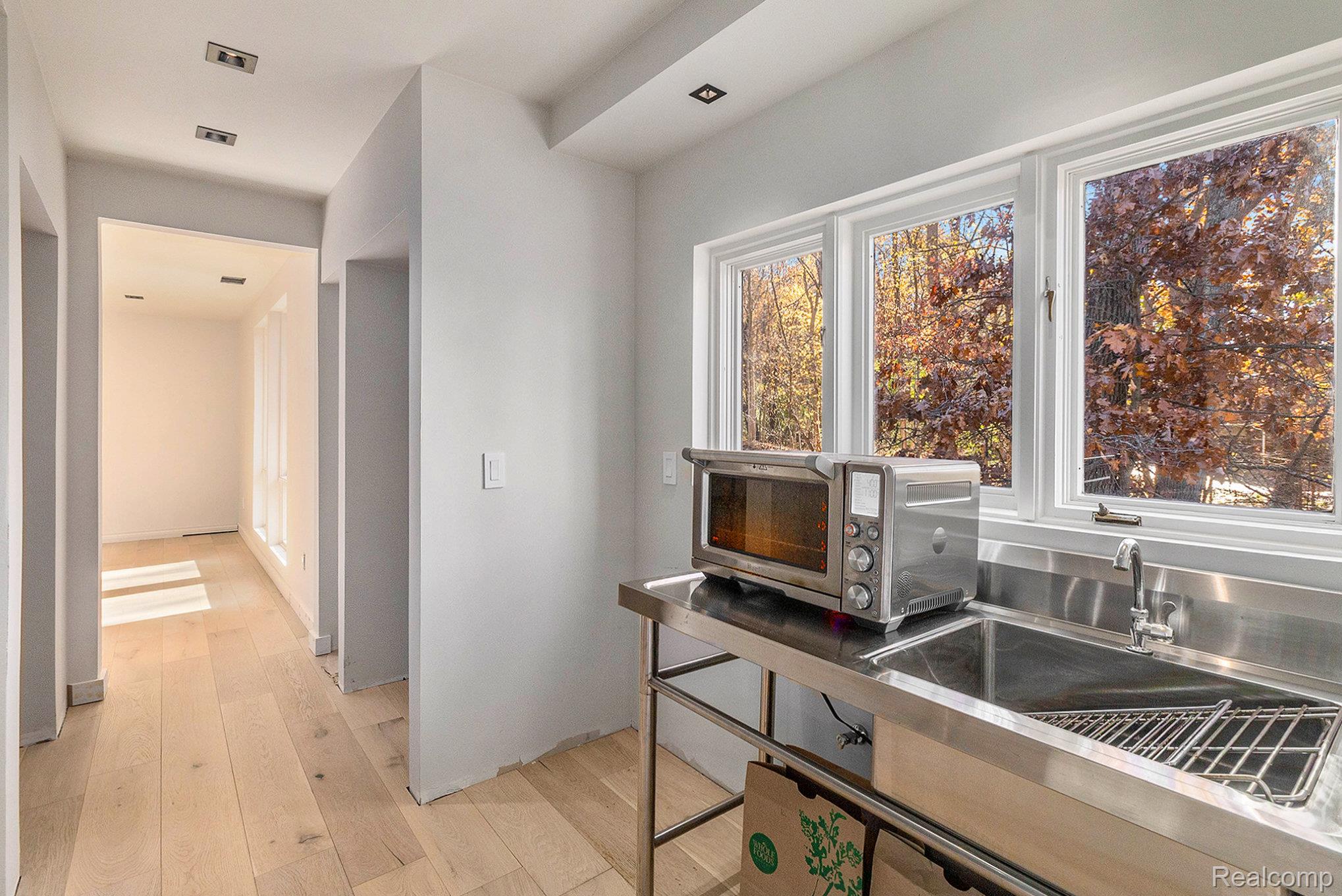 Oakland Charter Township, Michigan 48306, United States, 4 Bedrooms Bedrooms, ,3 BathroomsBathrooms,Residential,Coming Soon,241264