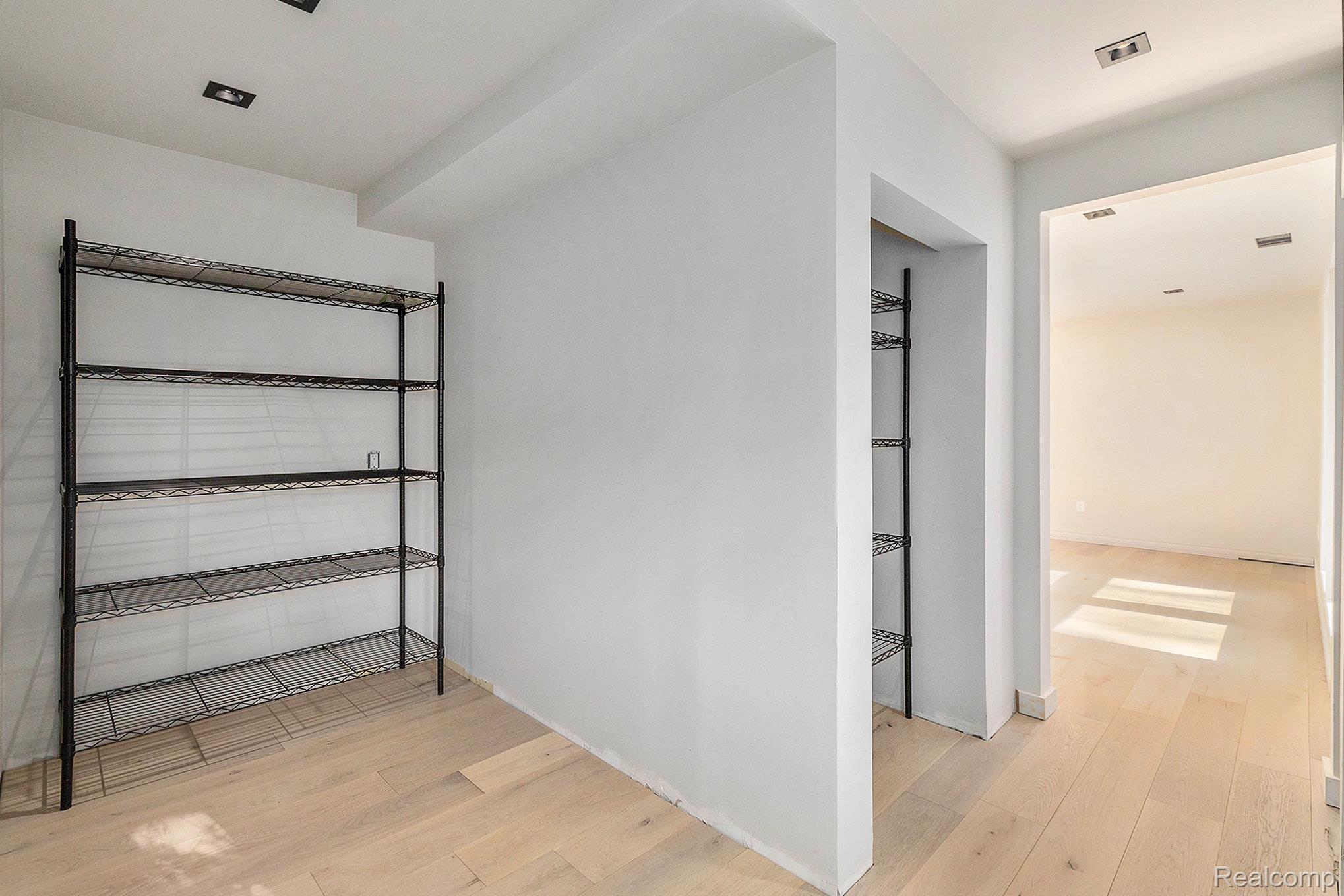 Oakland Charter Township, Michigan 48306, United States, 4 Bedrooms Bedrooms, ,3 BathroomsBathrooms,Residential,Coming Soon,241264