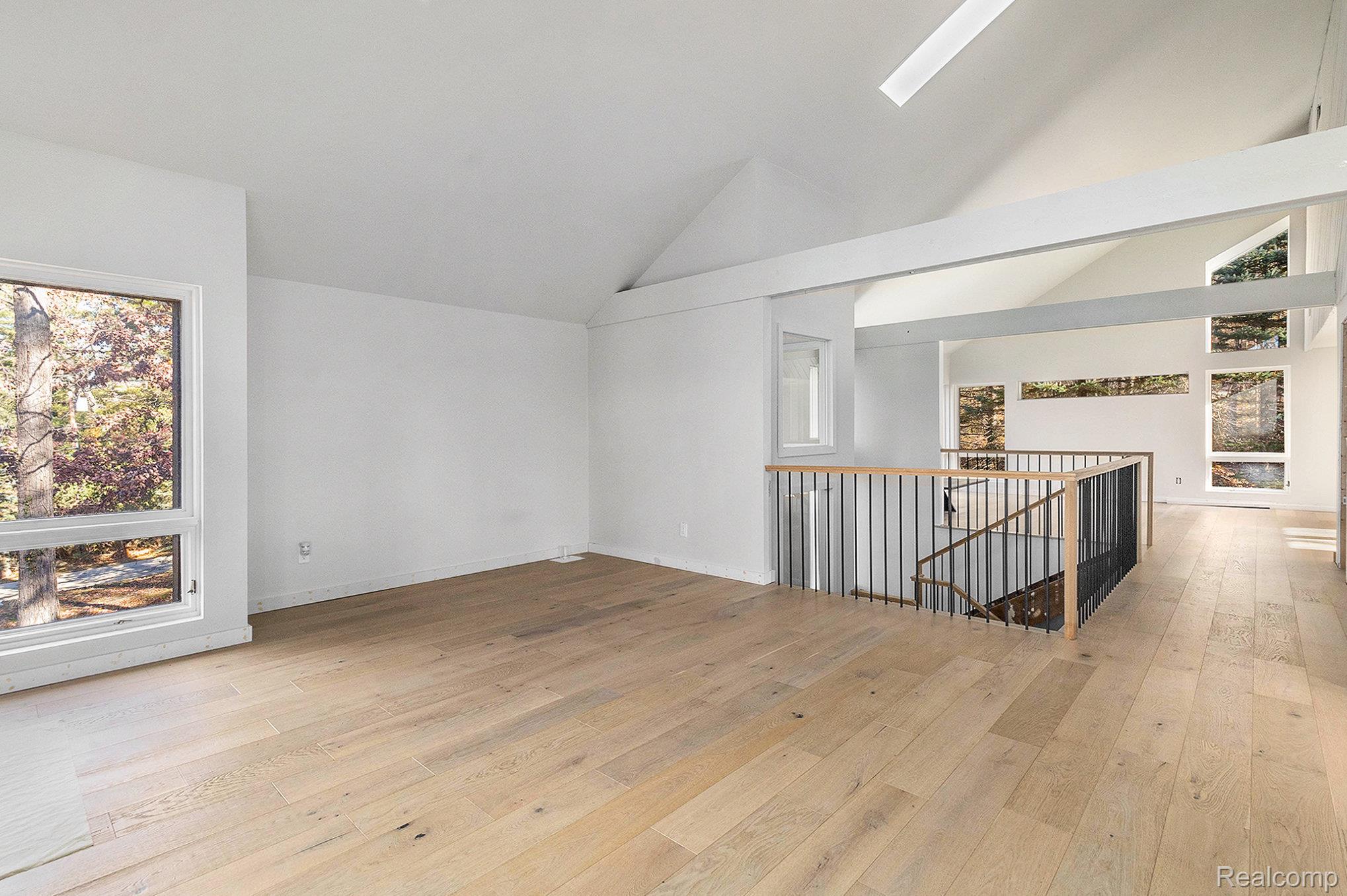 Oakland Charter Township, Michigan 48306, United States, 4 Bedrooms Bedrooms, ,3 BathroomsBathrooms,Residential,Coming Soon,241264