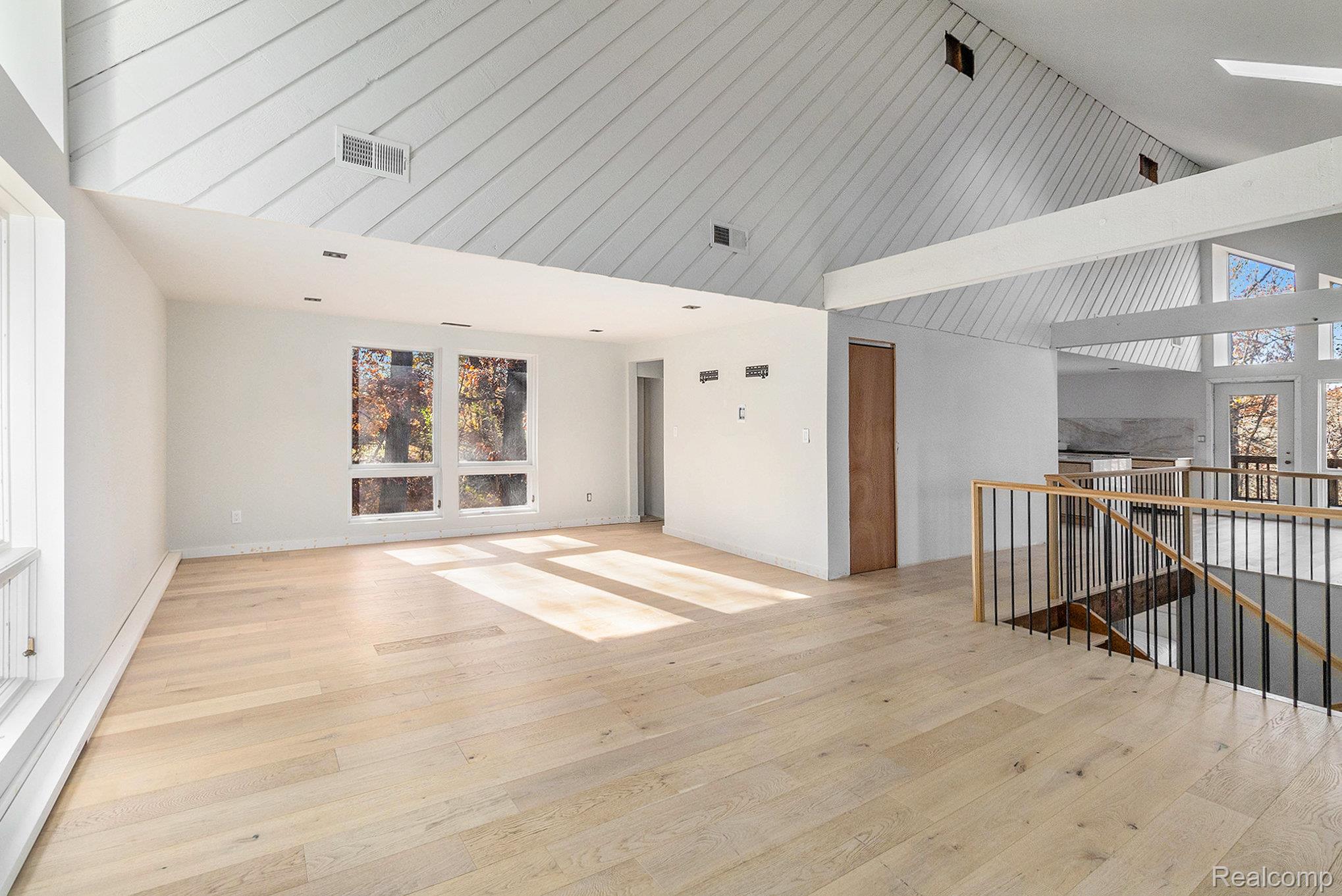 Oakland Charter Township, Michigan 48306, United States, 4 Bedrooms Bedrooms, ,3 BathroomsBathrooms,Residential,Coming Soon,241264