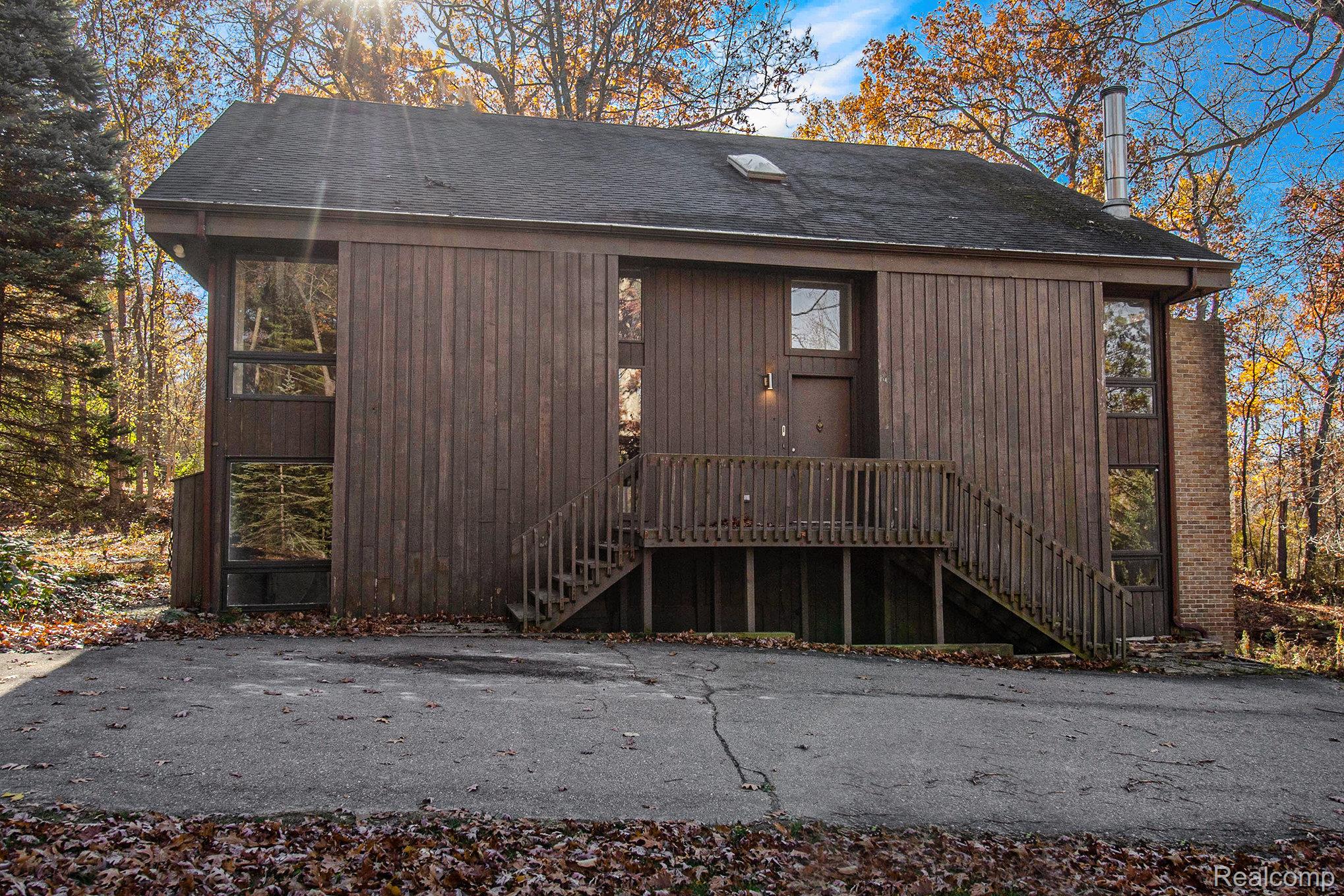 Oakland Charter Township, Michigan 48306, United States, 4 Bedrooms Bedrooms, ,3 BathroomsBathrooms,Residential,Coming Soon,241264