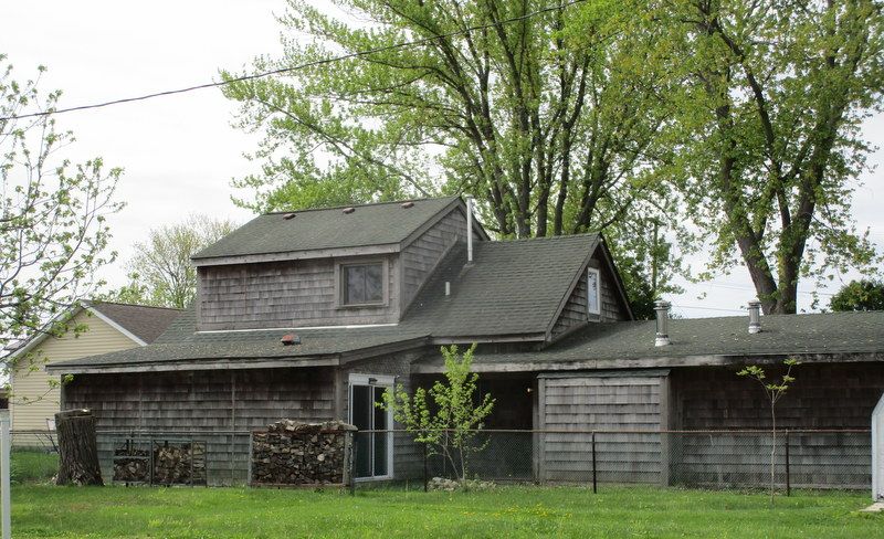124 ROSELAWN Street