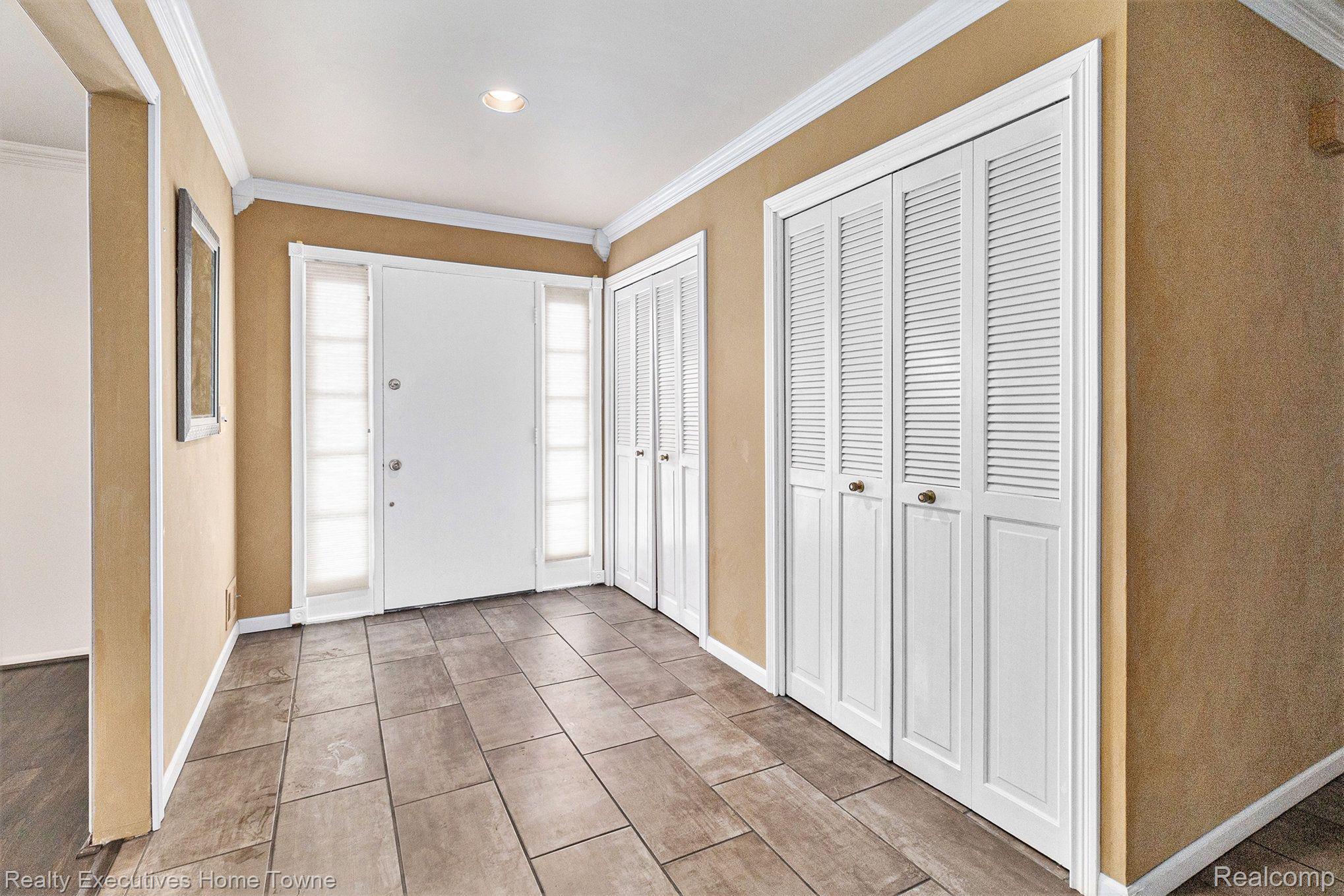 4819 Thorntree Drive
