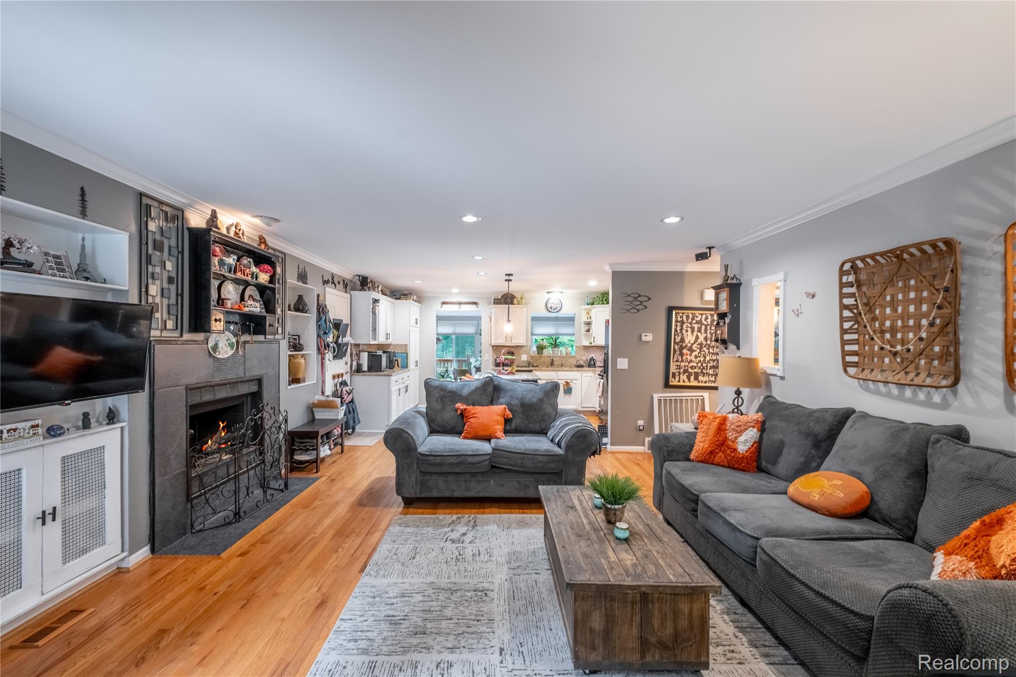 Fenton City, Michigan 48430, United States, 4 Bedrooms Bedrooms, ,3 BathroomsBathrooms,Residential,Pending,204900