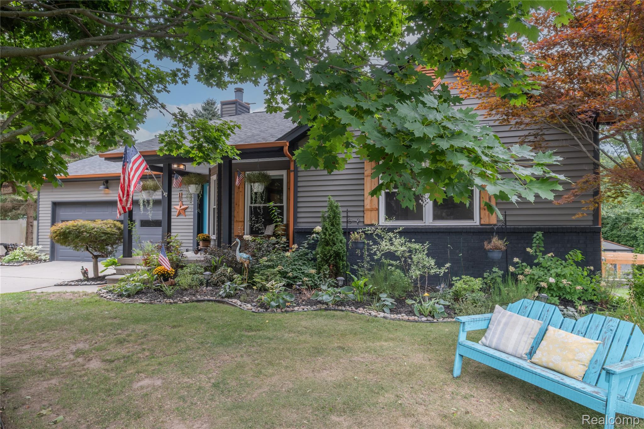 Fenton City, Michigan 48430, United States, 4 Bedrooms Bedrooms, ,3 BathroomsBathrooms,Residential,Pending,204900