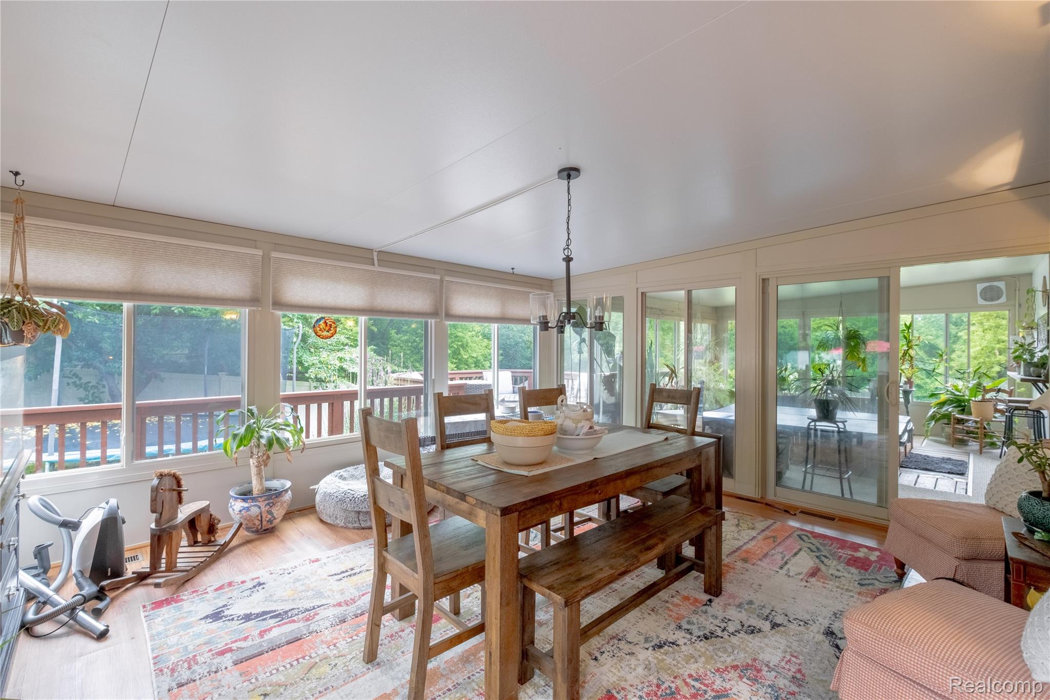 Fenton City, Michigan 48430, United States, 4 Bedrooms Bedrooms, ,3 BathroomsBathrooms,Residential,Pending,204900