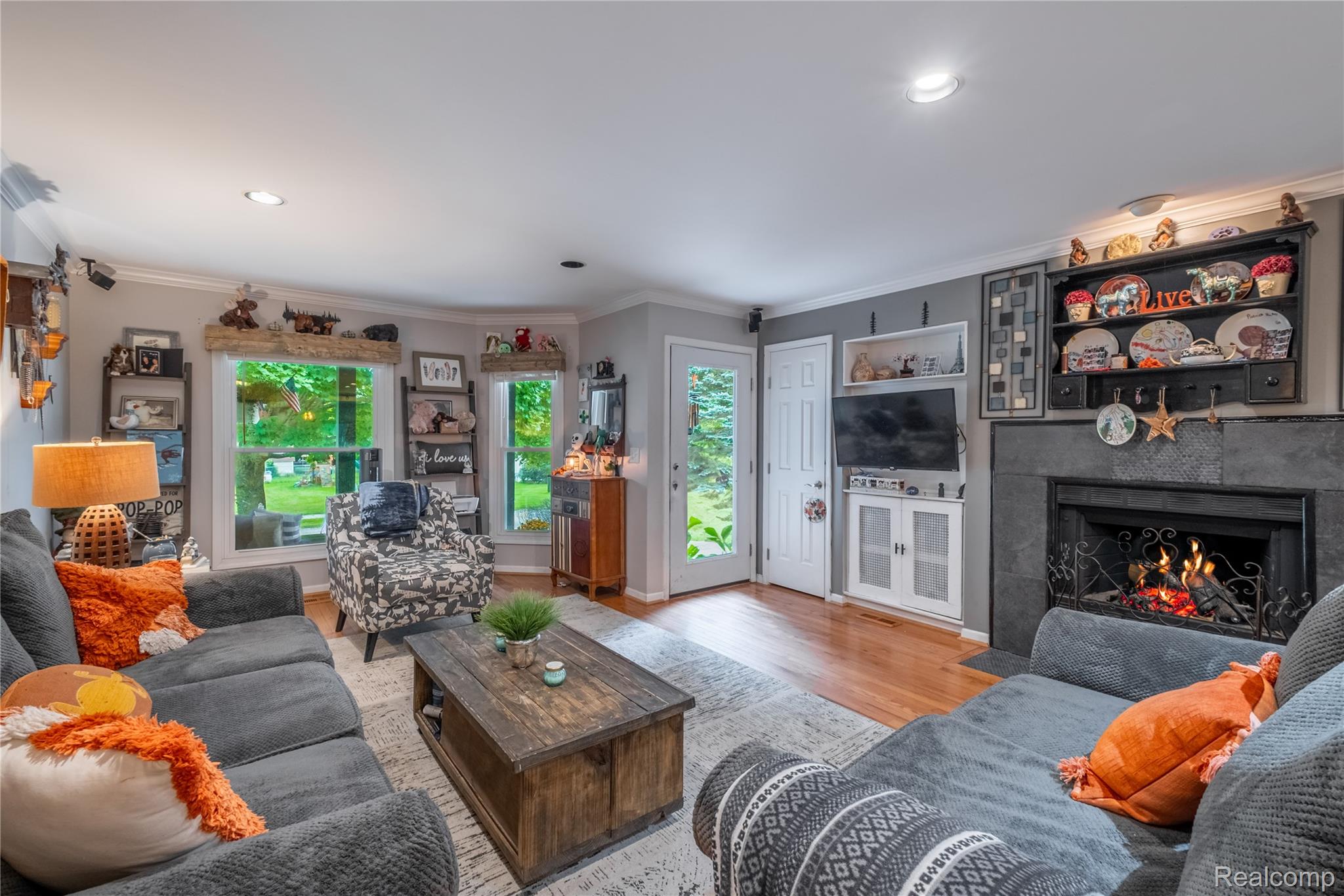 Fenton City, Michigan 48430, United States, 4 Bedrooms Bedrooms, ,3 BathroomsBathrooms,Residential,Pending,204900