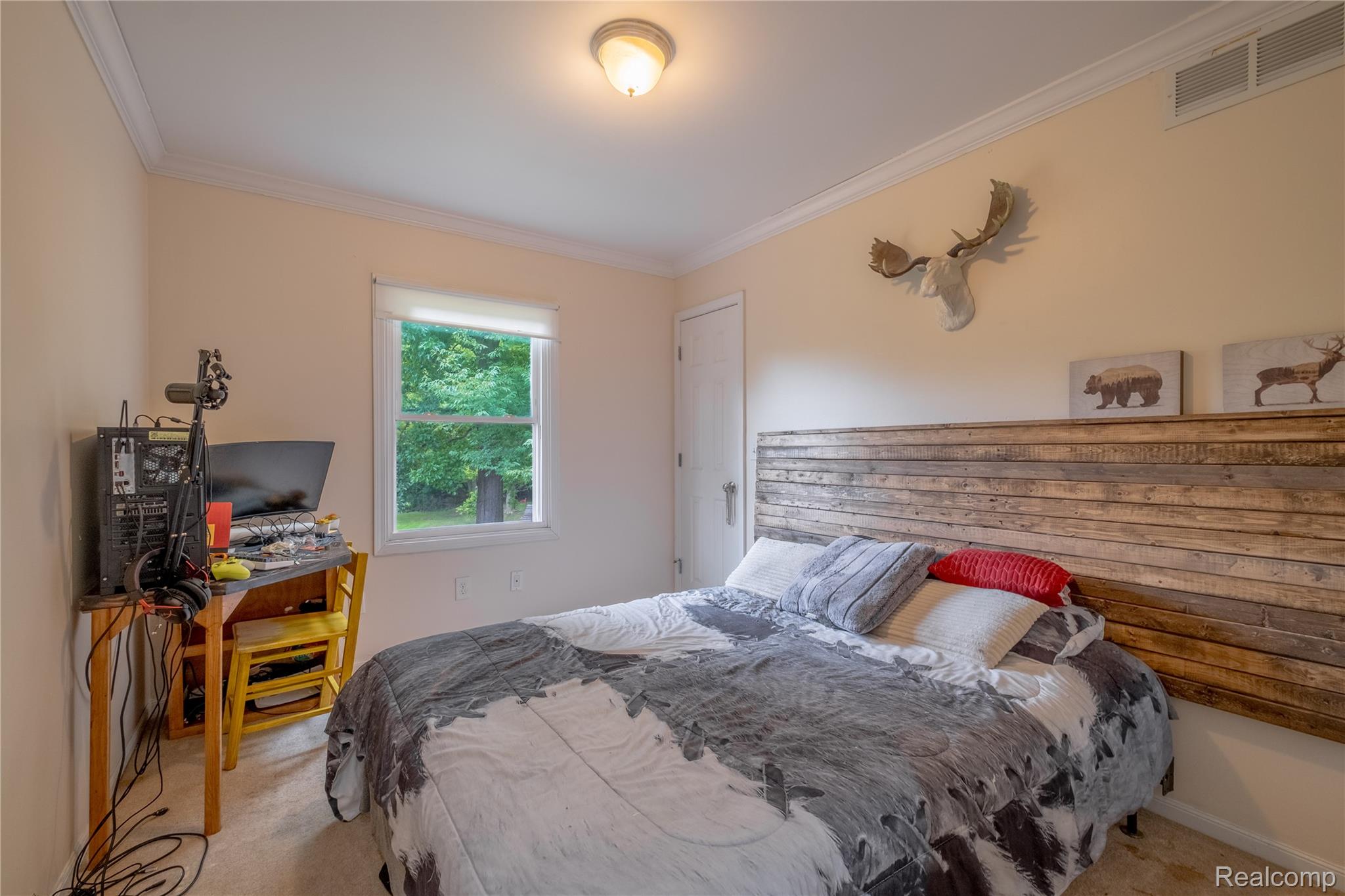 Fenton City, Michigan 48430, United States, 4 Bedrooms Bedrooms, ,3 BathroomsBathrooms,Residential,Pending,204900