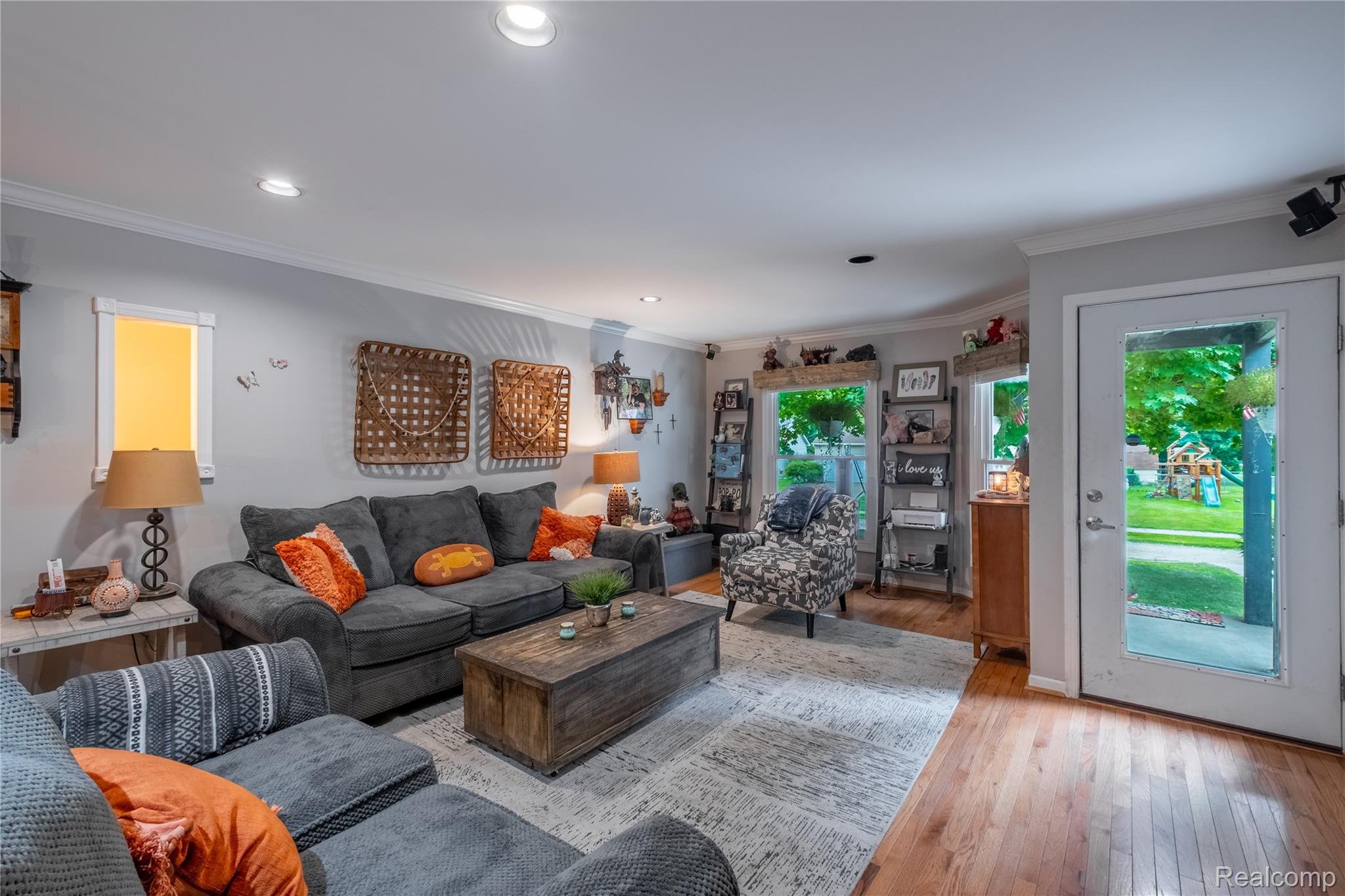 Fenton City, Michigan 48430, United States, 4 Bedrooms Bedrooms, ,3 BathroomsBathrooms,Residential,Pending,204900