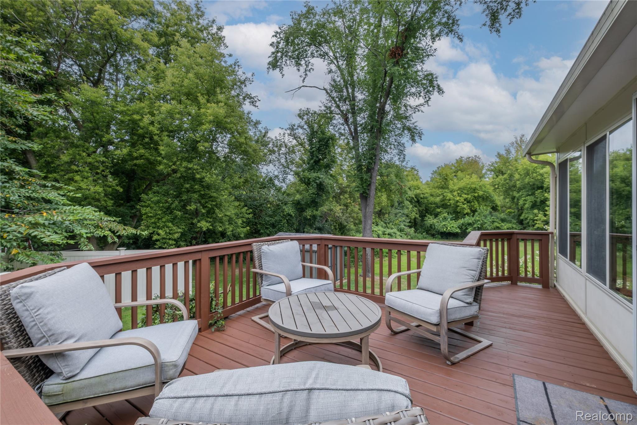 Fenton City, Michigan 48430, United States, 4 Bedrooms Bedrooms, ,3 BathroomsBathrooms,Residential,Pending,204900