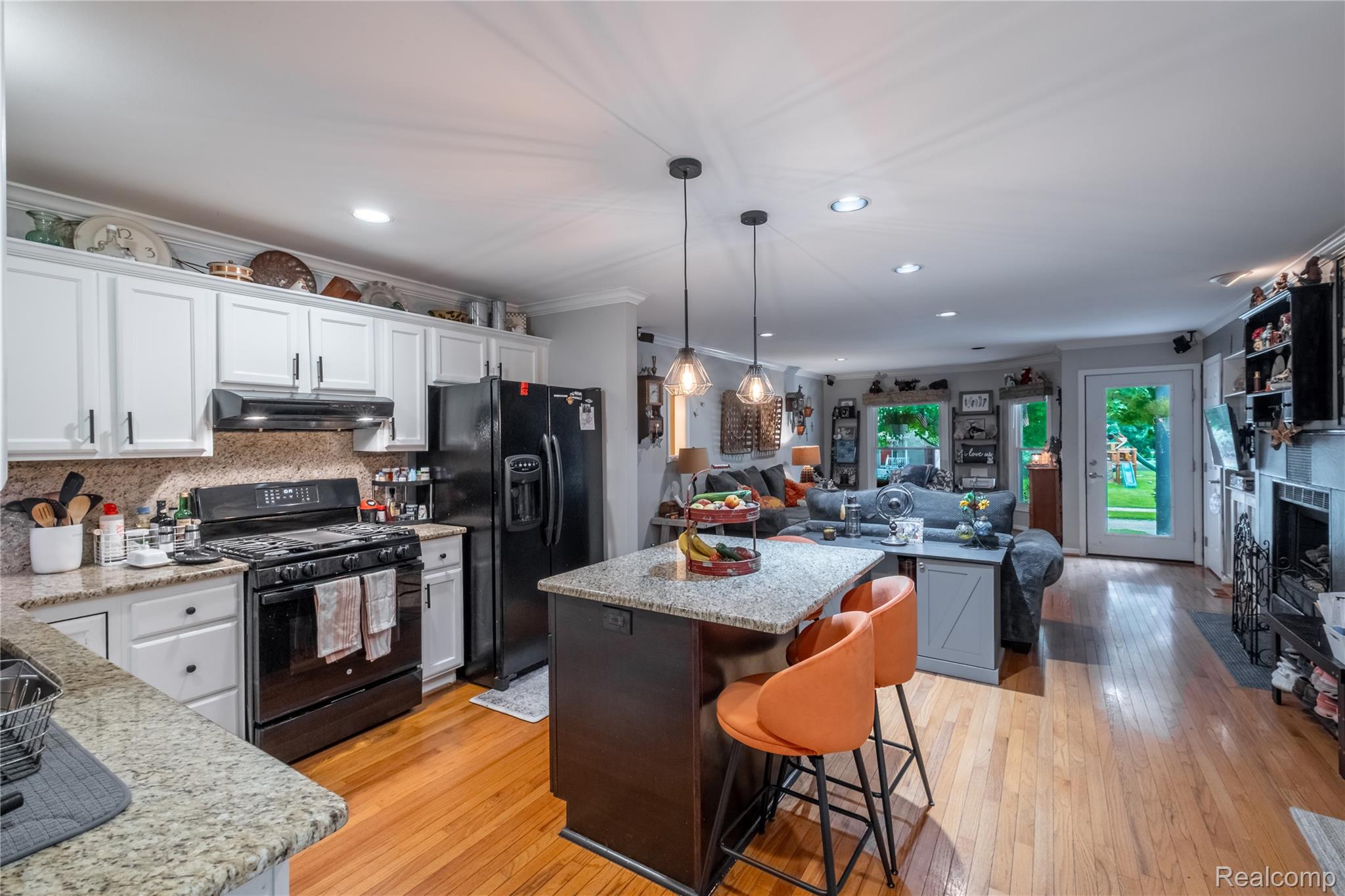 Fenton City, Michigan 48430, United States, 4 Bedrooms Bedrooms, ,3 BathroomsBathrooms,Residential,Pending,204900