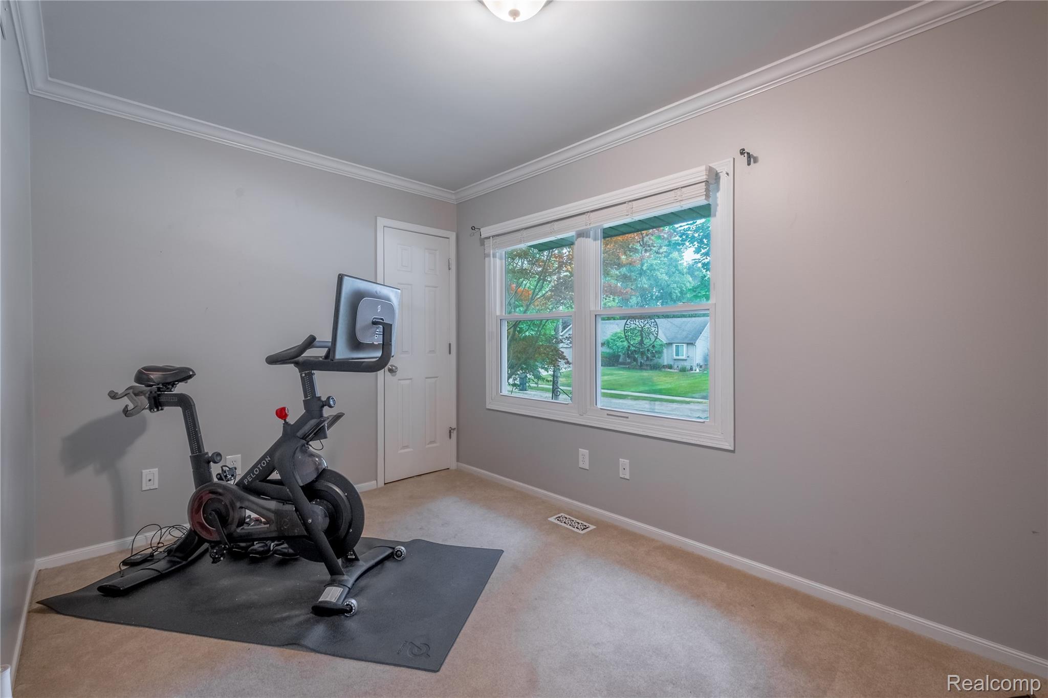 Fenton City, Michigan 48430, United States, 4 Bedrooms Bedrooms, ,3 BathroomsBathrooms,Residential,Pending,204900