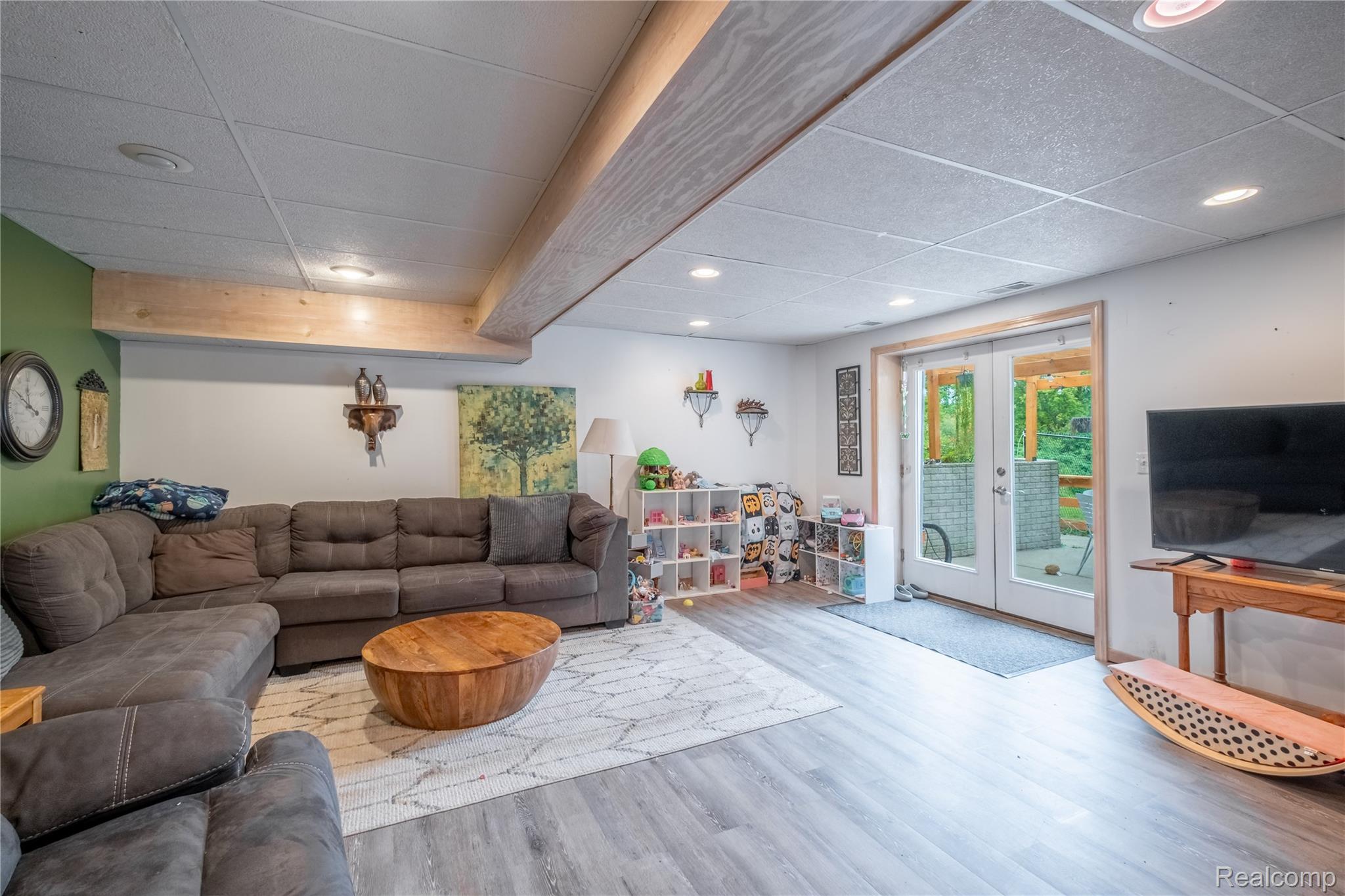 Fenton City, Michigan 48430, United States, 4 Bedrooms Bedrooms, ,3 BathroomsBathrooms,Residential,Pending,204900