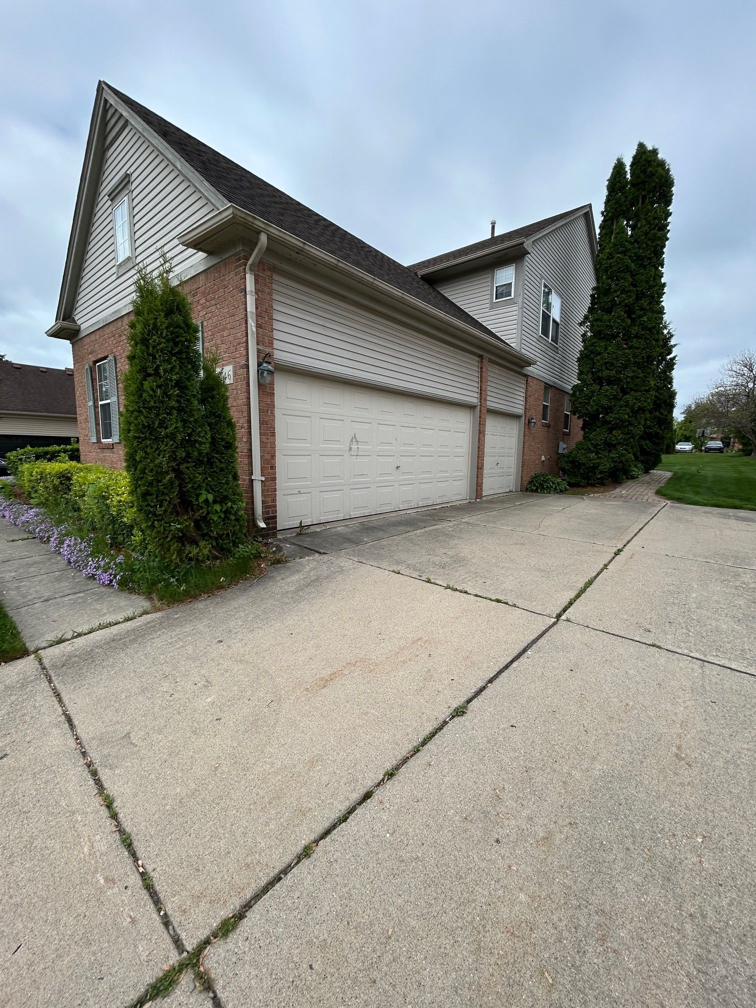 2746 LONG MEADOW Lane