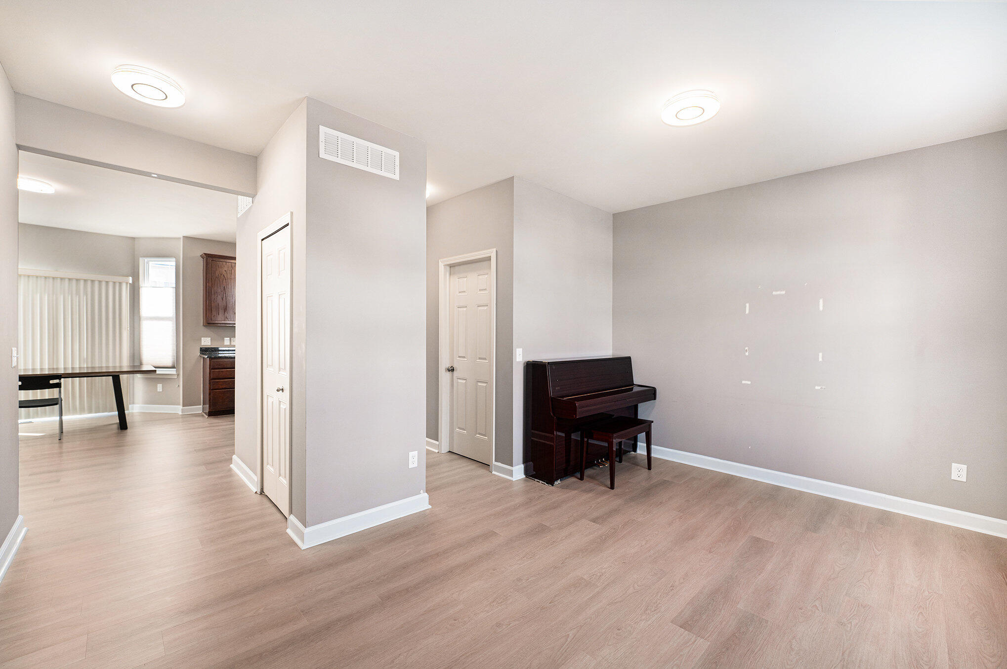 27106 Ladbroke Street