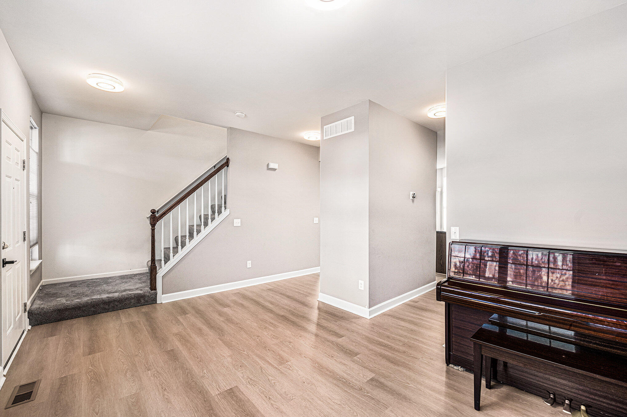 27106 Ladbroke Street