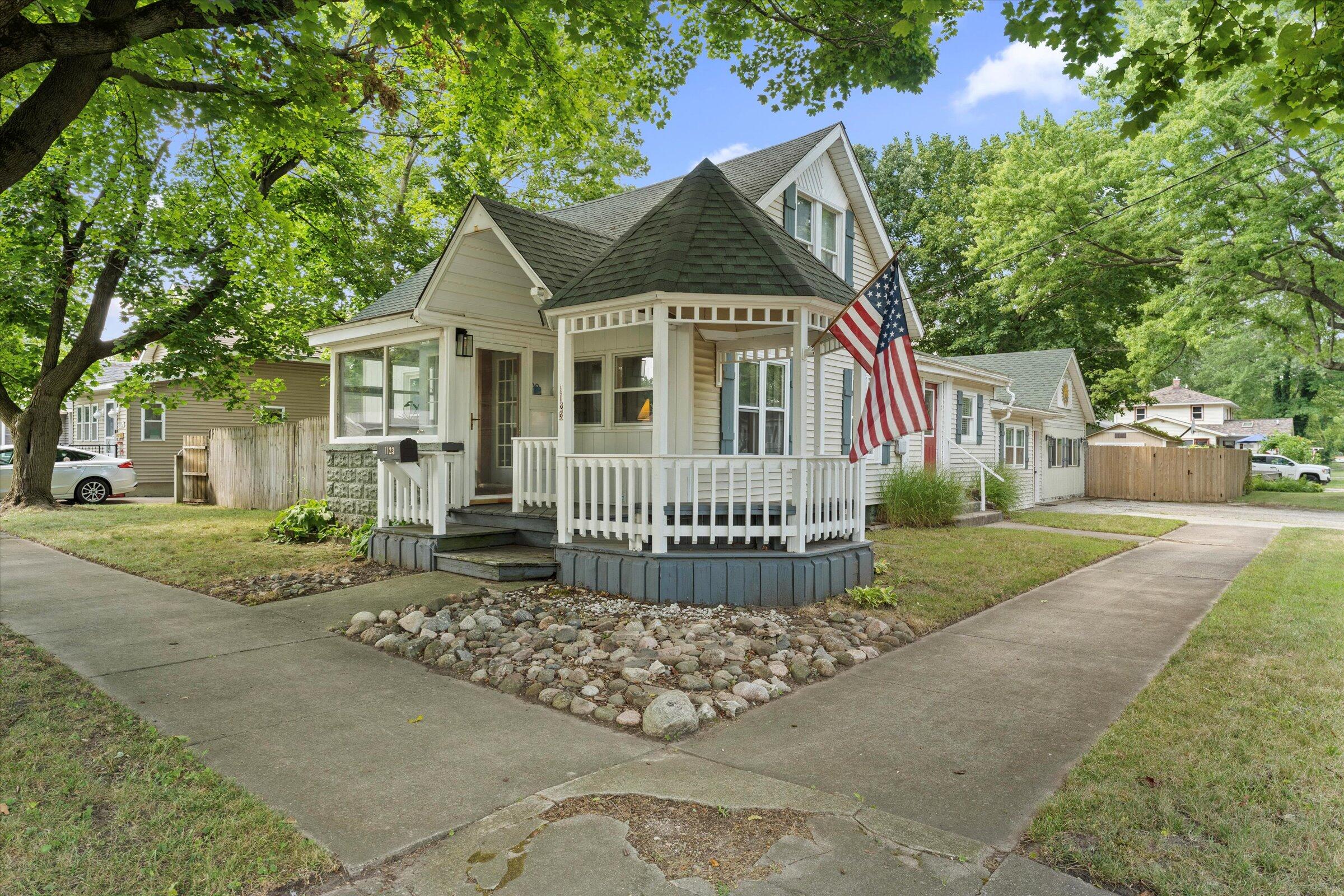 1123 Cass Street