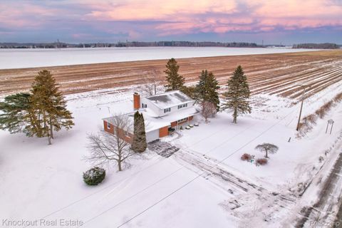 1105 S Mueller Road Blumfield Township MI 48601