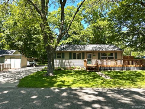 Photo of 3003 Creston Avenue, Lansing City, MI 48906 (MLS # 20261036346)