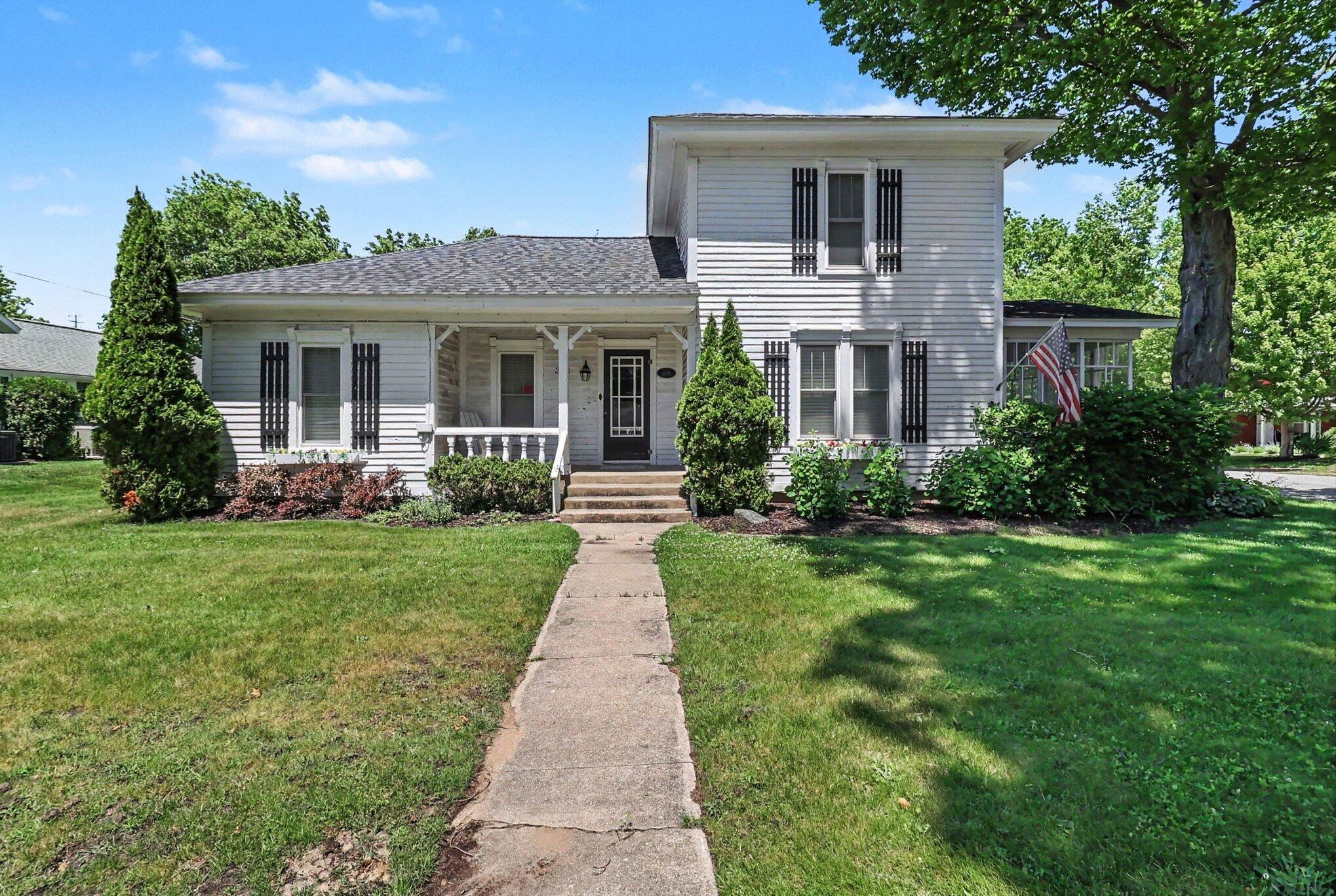 382 E 3rd Street