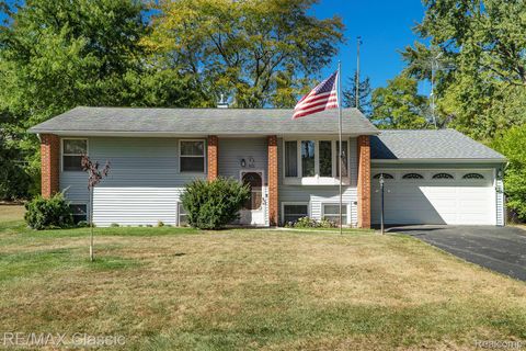 822 Manzano Drive Wolverine Lake Village MI 48390