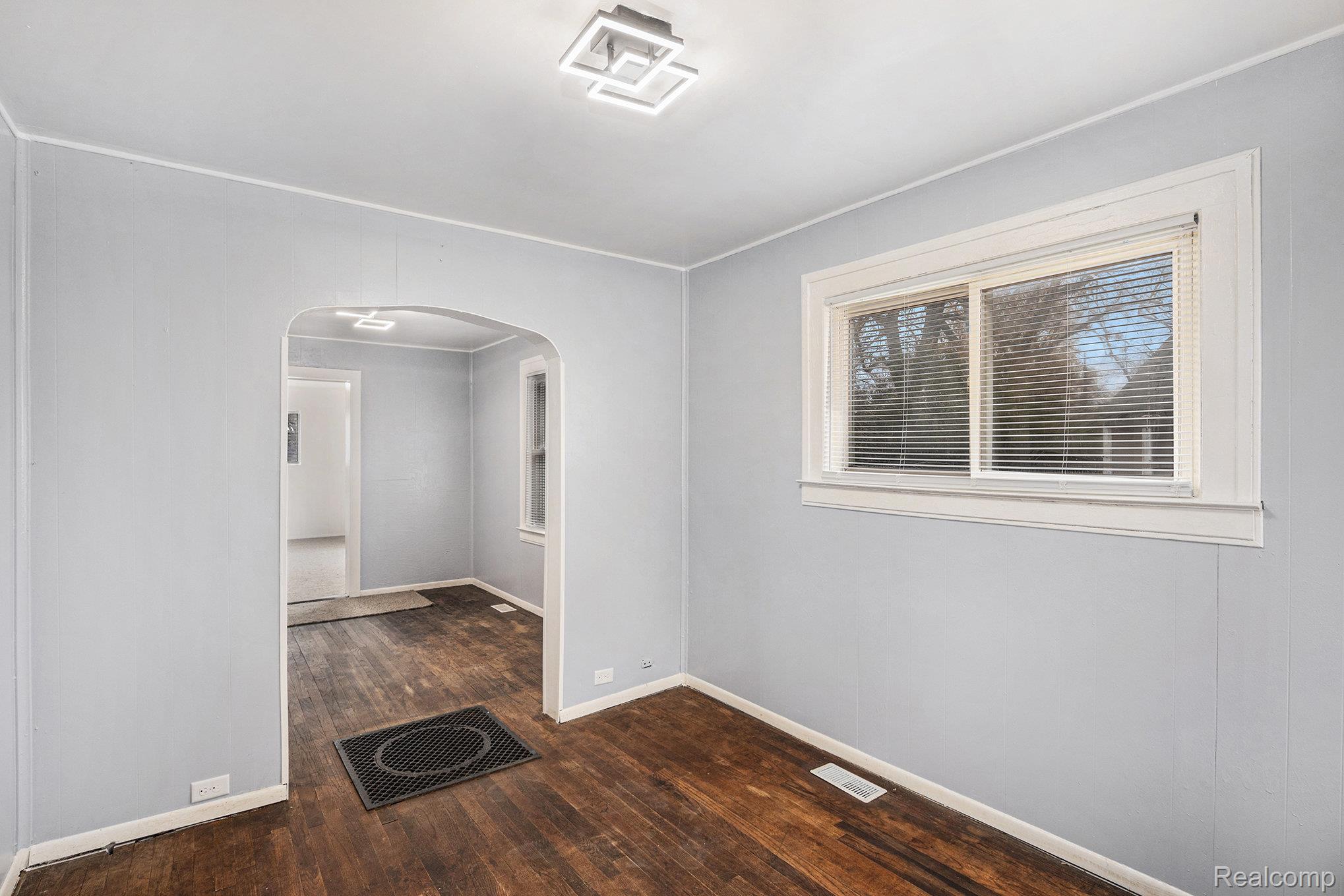 1119 Lakeview Street