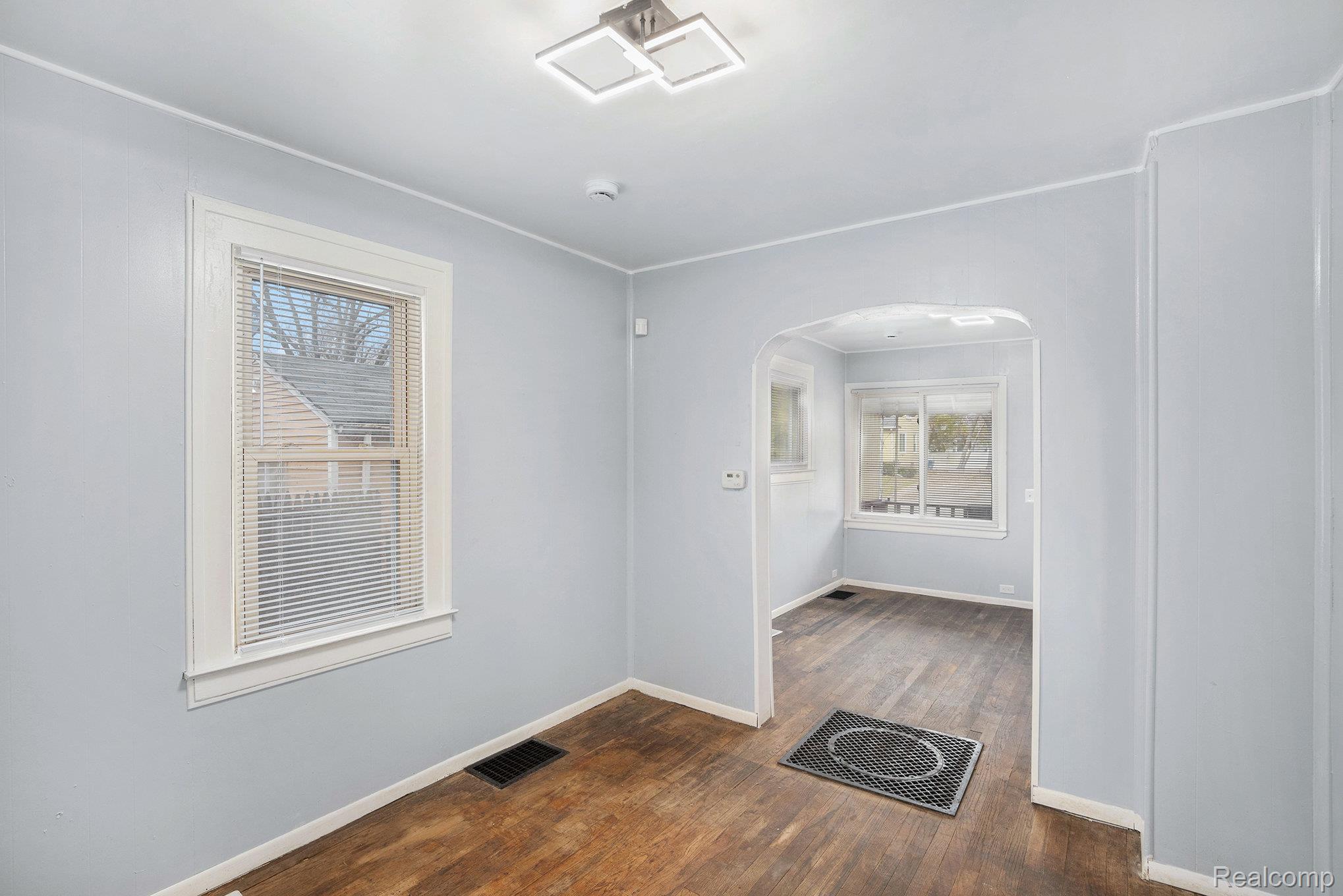 1119 Lakeview Street