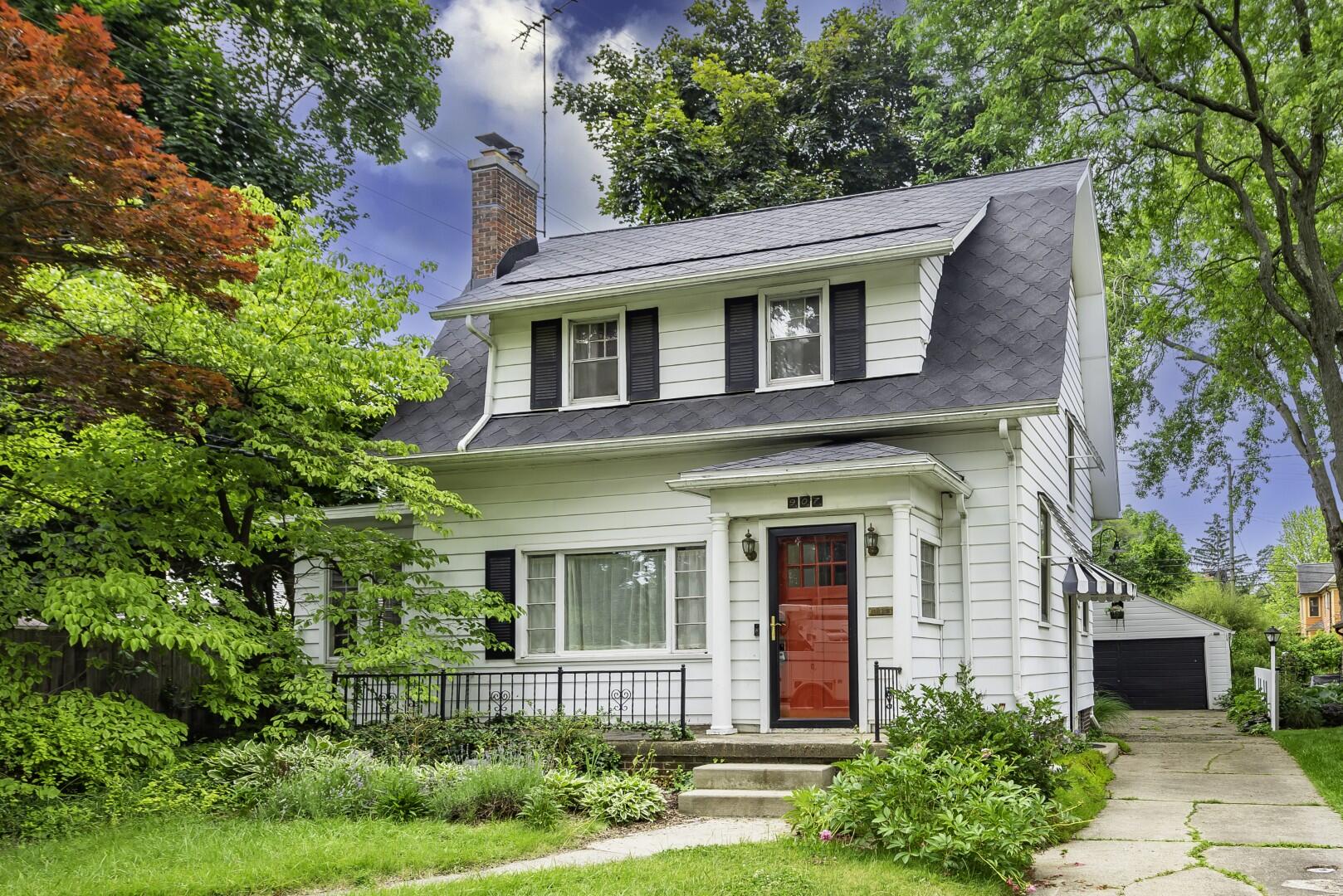907 Pearl Street