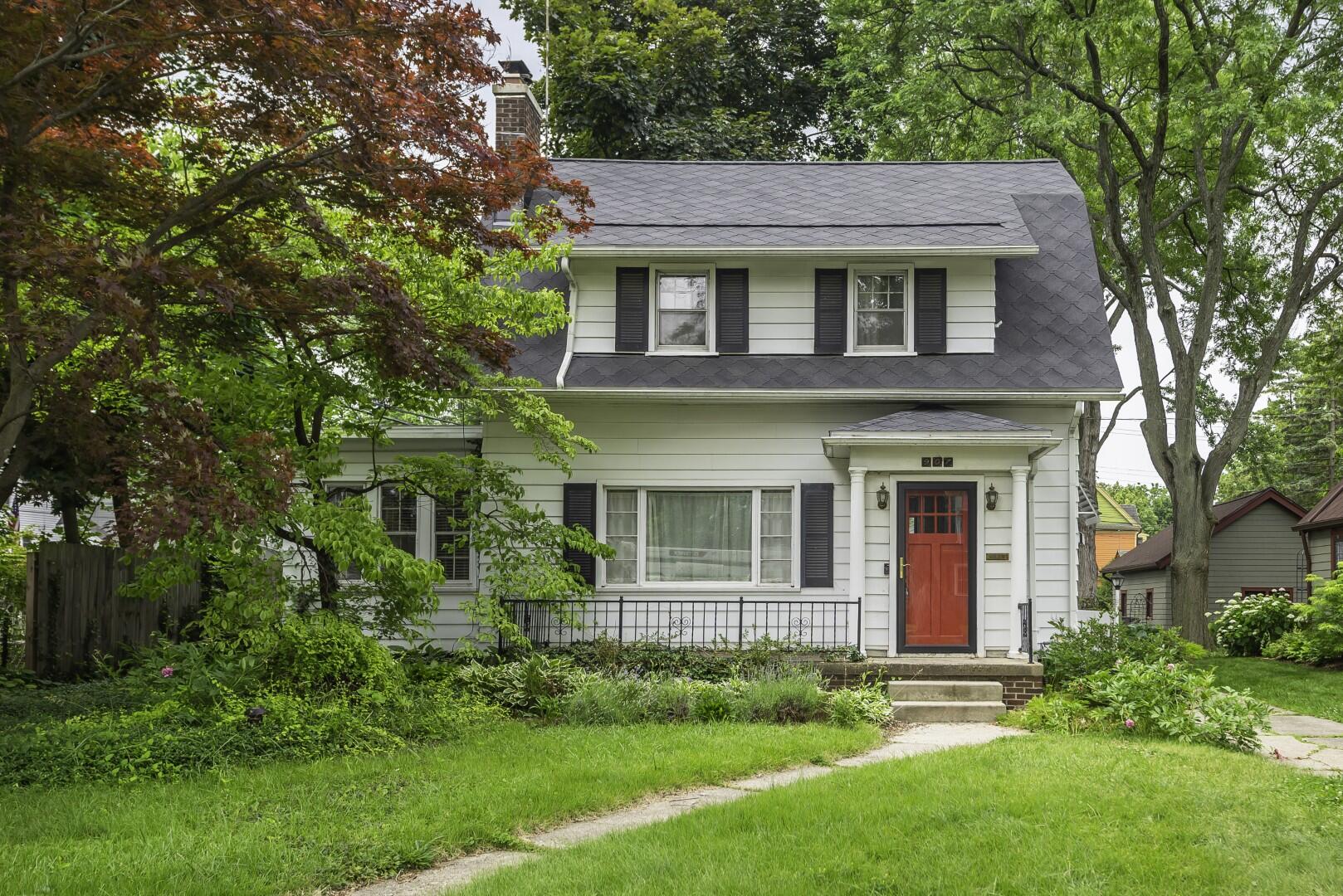 907 Pearl Street