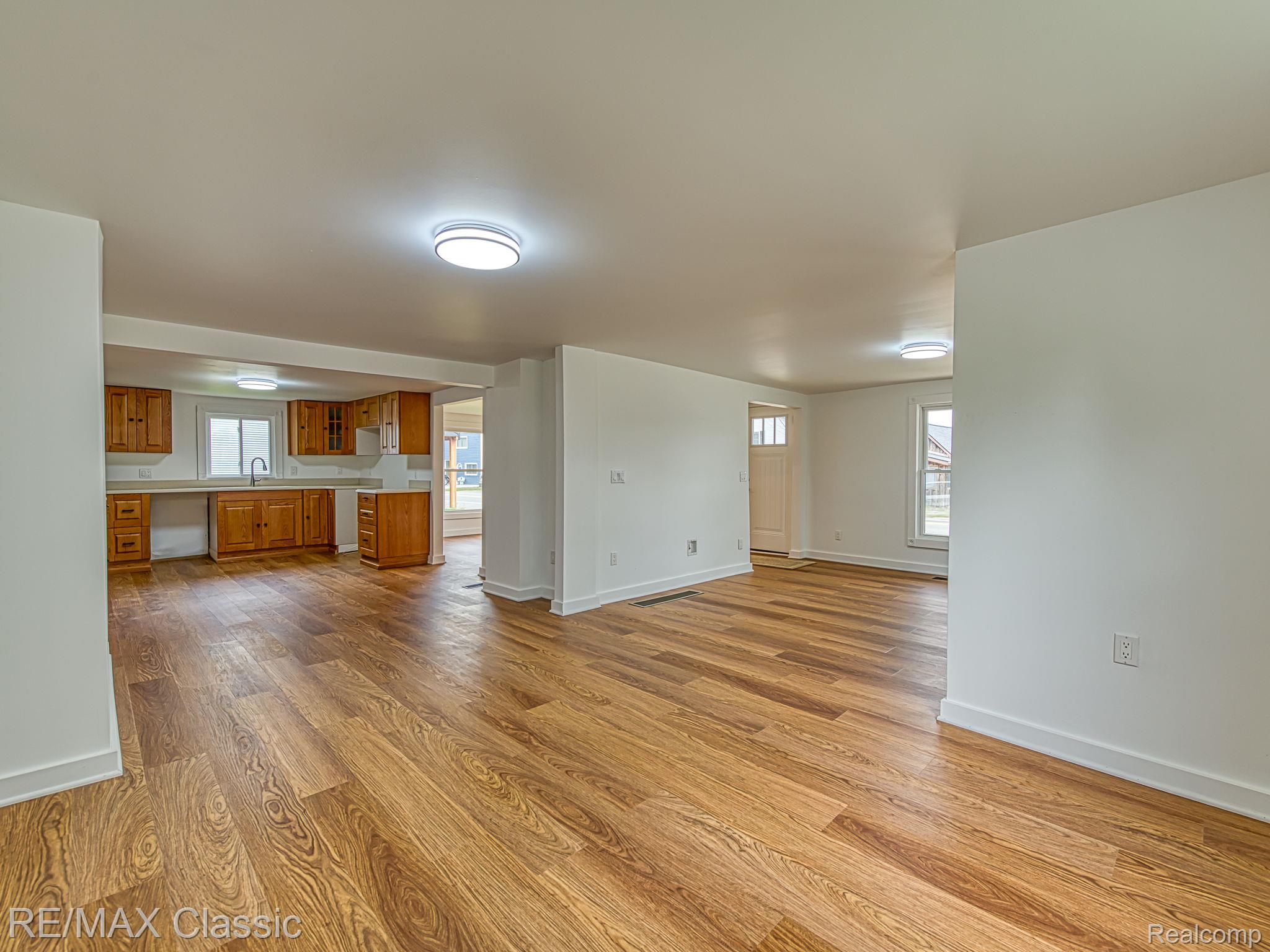 9509 Main Street