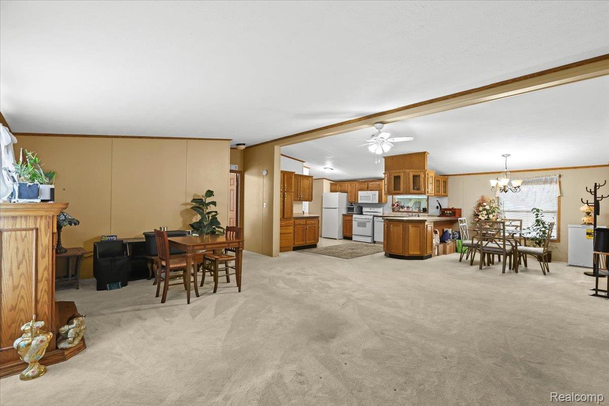 Auburn Hills City, Michigan 48326, United States, 3 Bedrooms Bedrooms, ,2 BathroomsBathrooms,Residential,Pending,160922