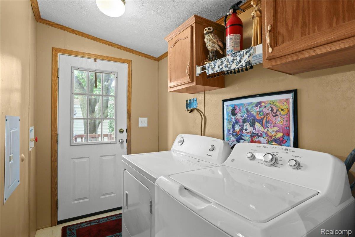 Auburn Hills City, Michigan 48326, United States, 3 Bedrooms Bedrooms, ,2 BathroomsBathrooms,Residential,Pending,160922