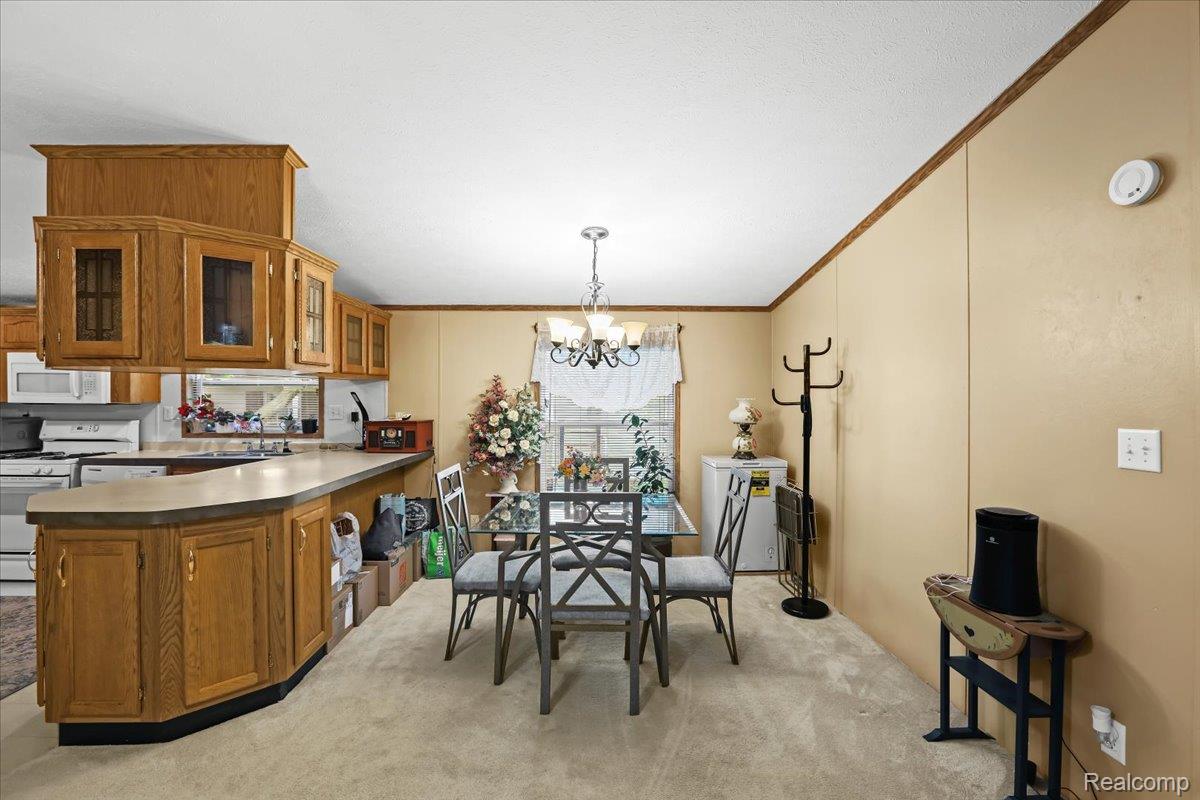 Auburn Hills City, Michigan 48326, United States, 3 Bedrooms Bedrooms, ,2 BathroomsBathrooms,Residential,Pending,160922