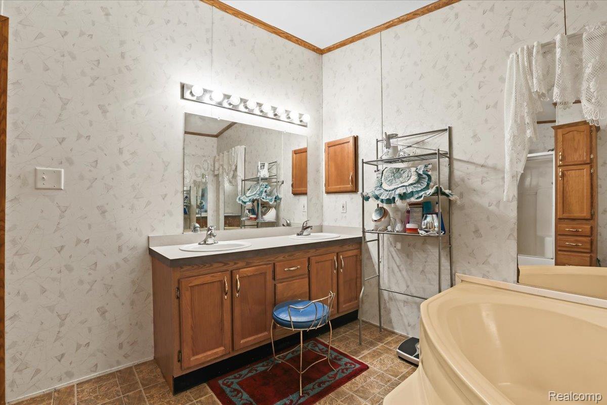 Auburn Hills City, Michigan 48326, United States, 3 Bedrooms Bedrooms, ,2 BathroomsBathrooms,Residential,Pending,160922