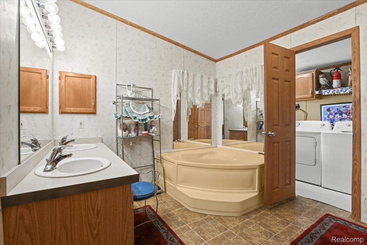 Auburn Hills City, Michigan 48326, United States, 3 Bedrooms Bedrooms, ,2 BathroomsBathrooms,Residential,Pending,160922
