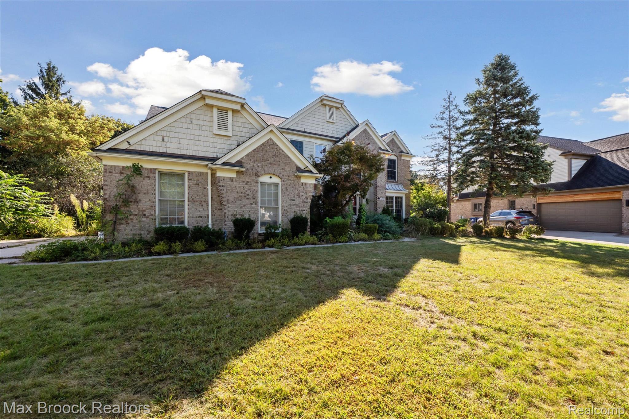 5872 Meadowview Drive