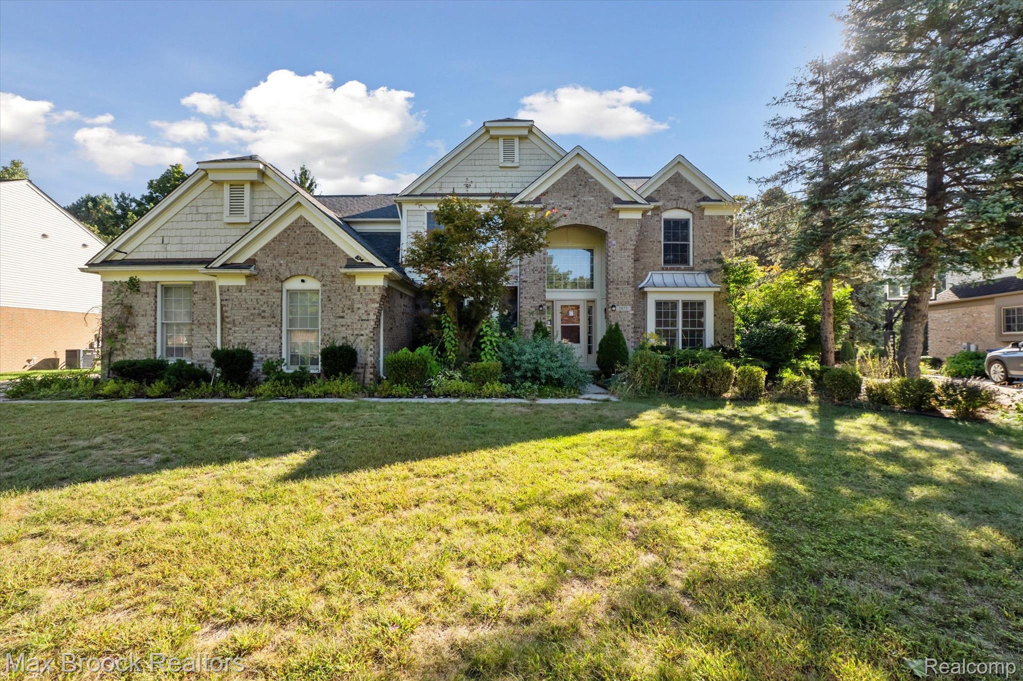 5872 Meadowview Drive