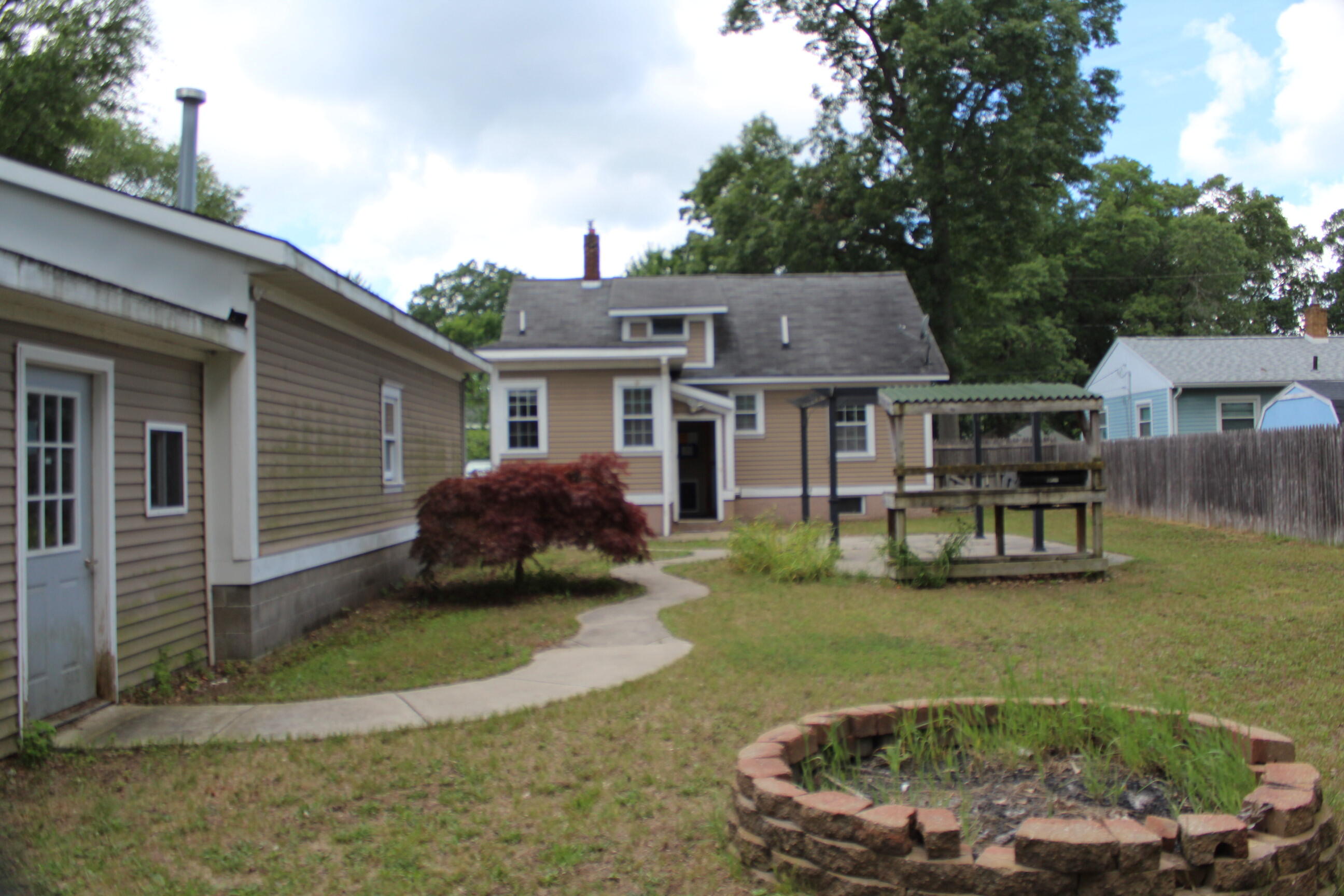 1542 Joslyn Road