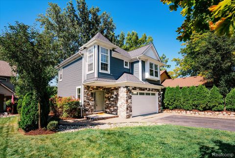 Photo of 1036 Pelham Boulevard, Waterford Charter Township, MI 48328 (MLS # 20251038430)