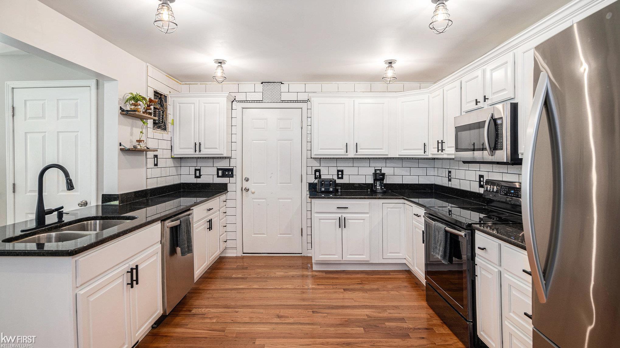 1590 W Rolston Road