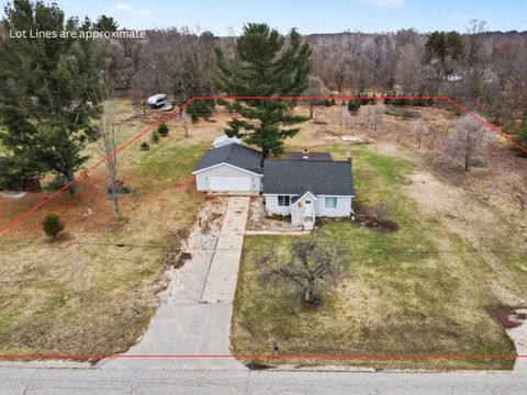 Tiny photo for 235 S 204th Avenue, Hesperia Village, MI 49421 (MLS # 67026013473)