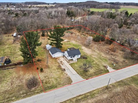 Tiny photo for 235 S 204th Avenue, Hesperia Village, MI 49421 (MLS # 67026013473)