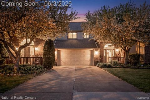 Photo of 2203 Rochelle Park Drive, Rochester Hills City, MI 48309 (MLS # 20261039638)